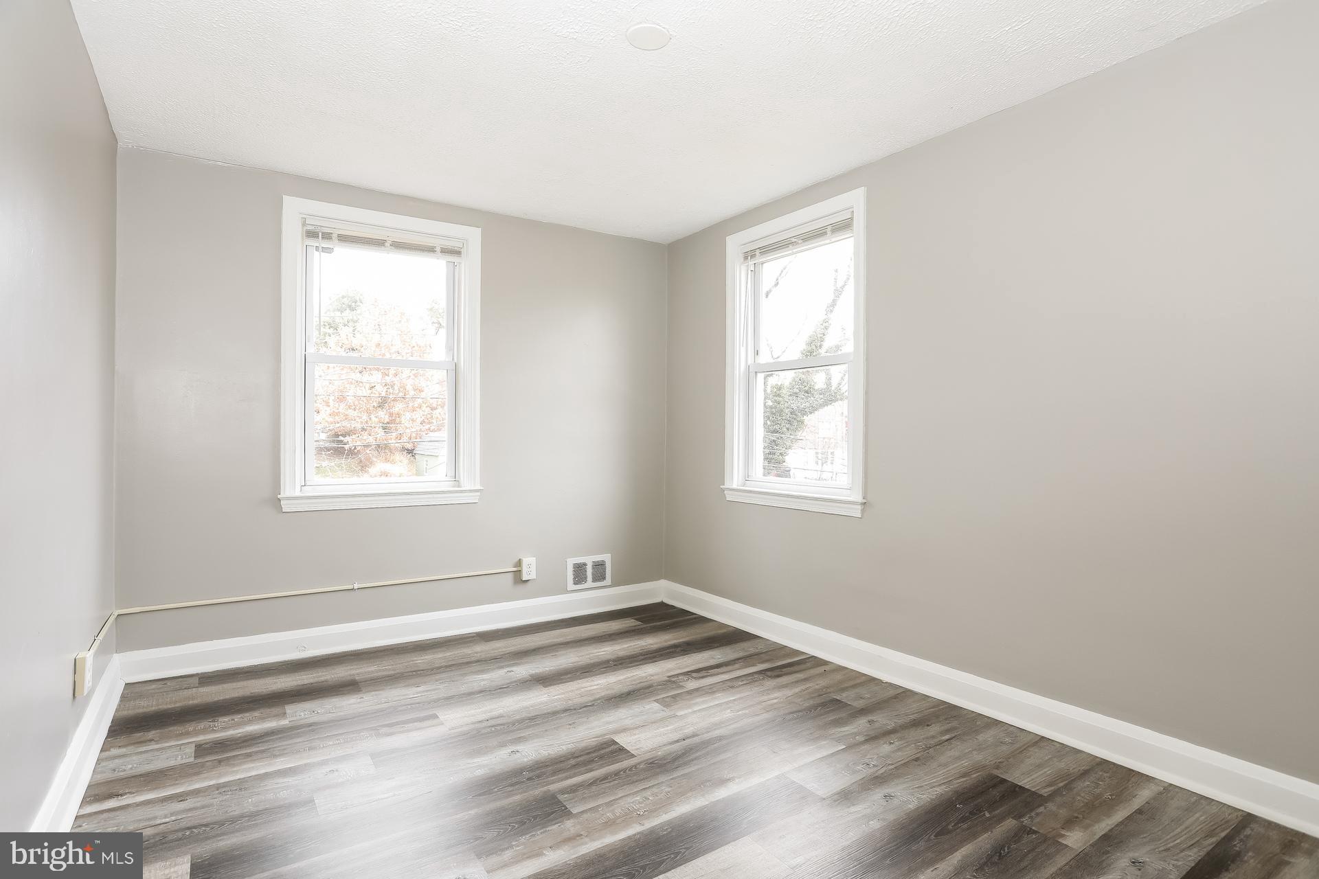 CHINQUAPIN PARK - Residential