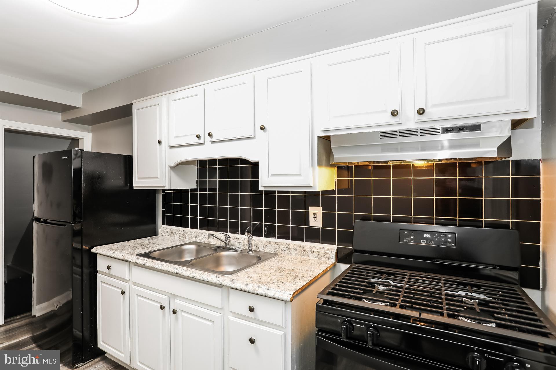 CHINQUAPIN PARK - Residential