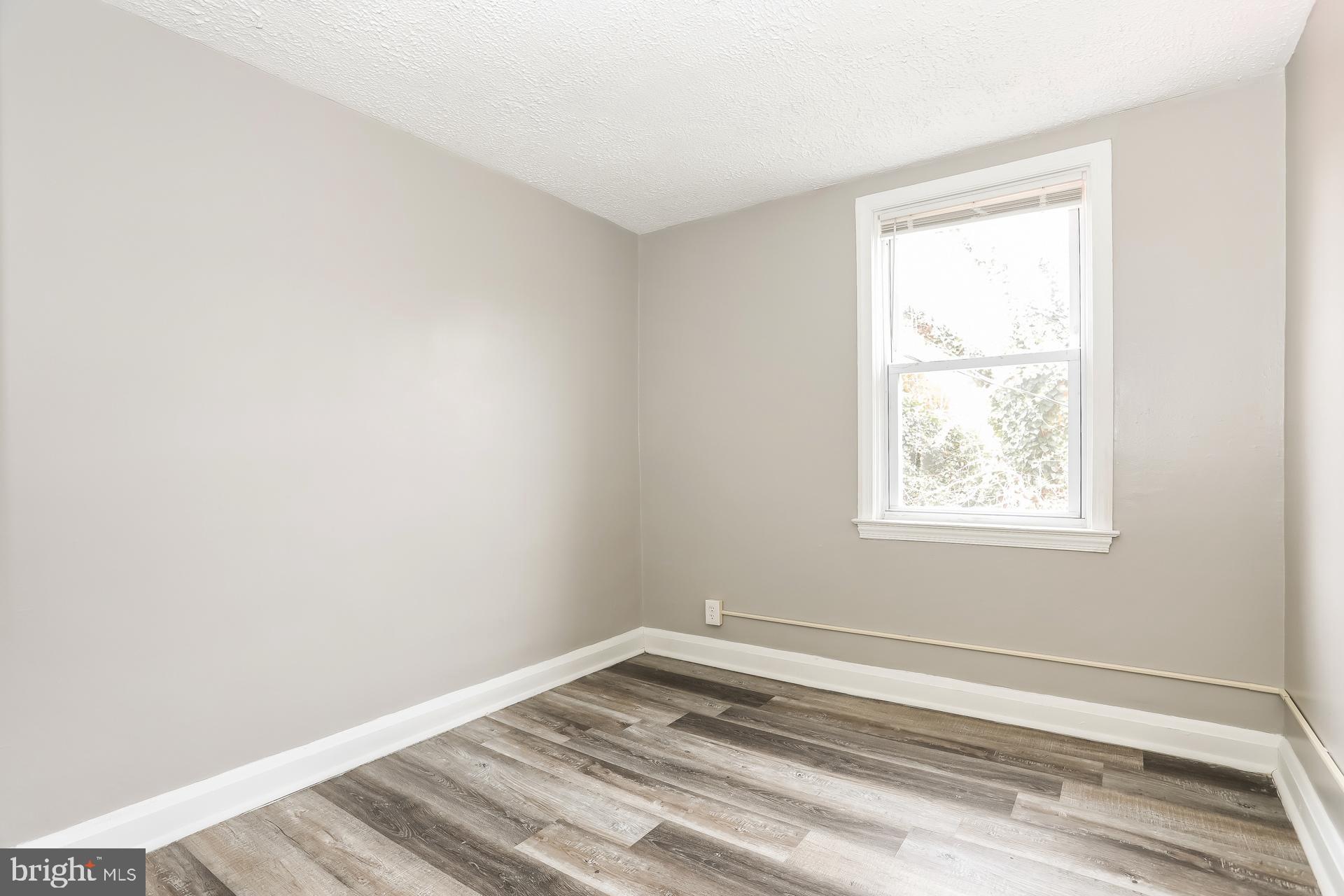 CHINQUAPIN PARK - Residential