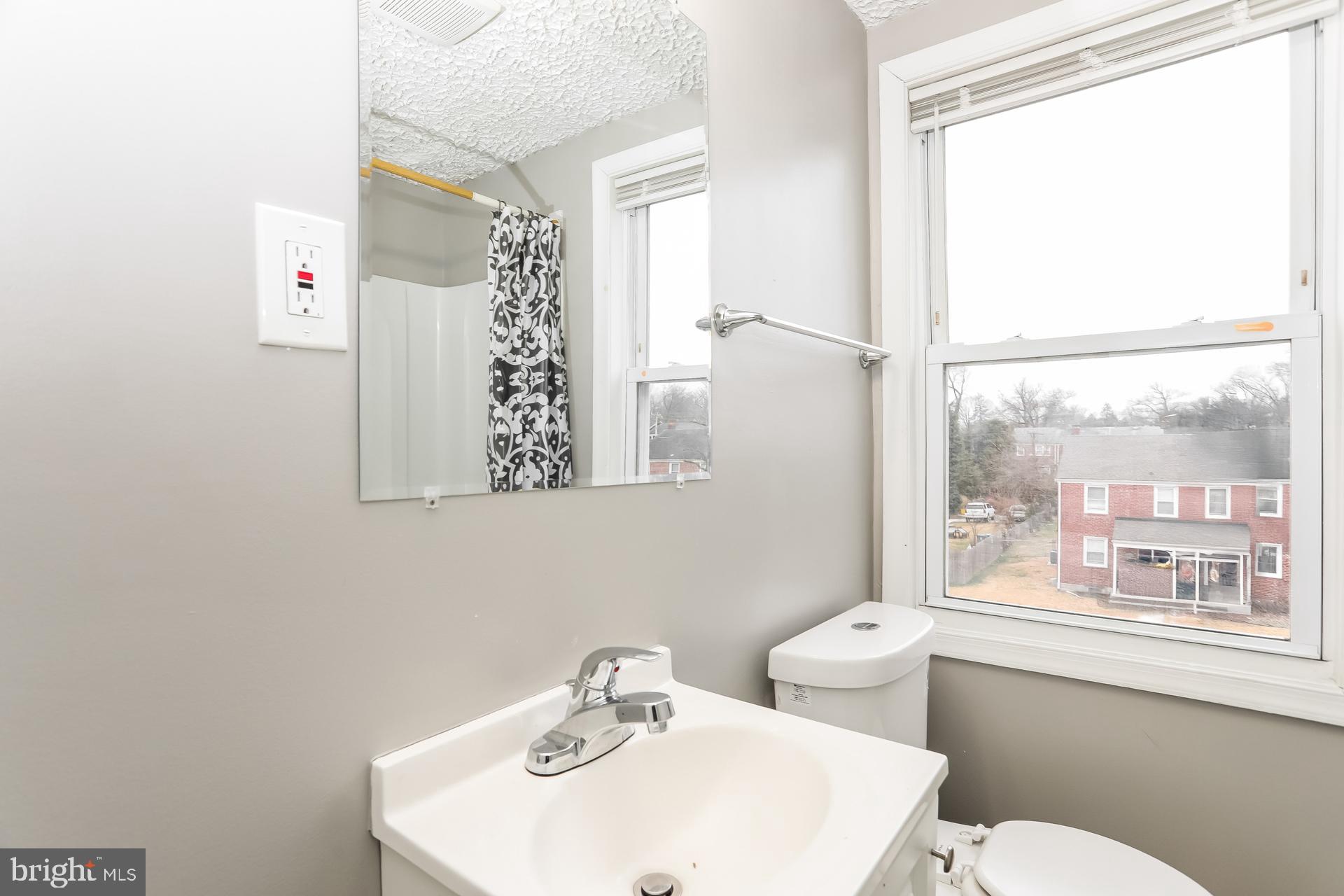 CHINQUAPIN PARK - Residential