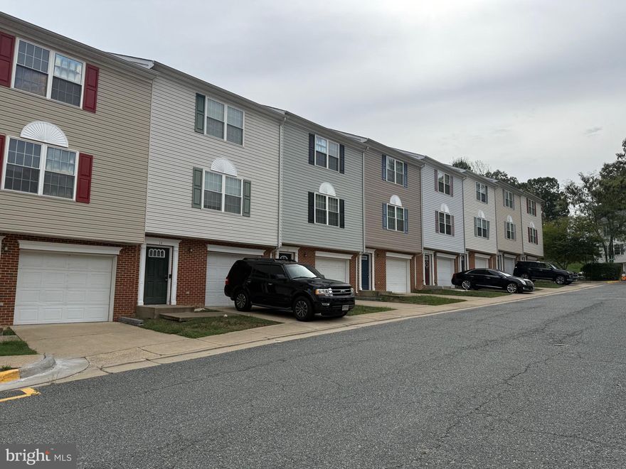 Located in the Bells Run Community.  Great proximity to the heart of Stafford County.  Easy access to I-95, Garrisonville rd, and Quantico.  Family friendly area with lots of amenities in the community including a pool and playground for the kids.