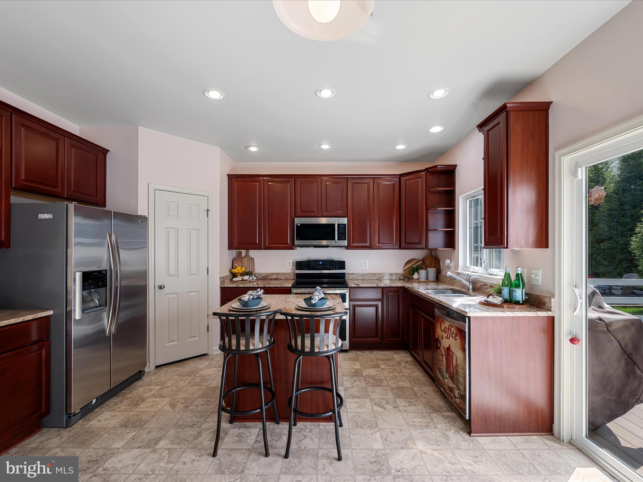 LAKE POINT ROUND HILL - Residential