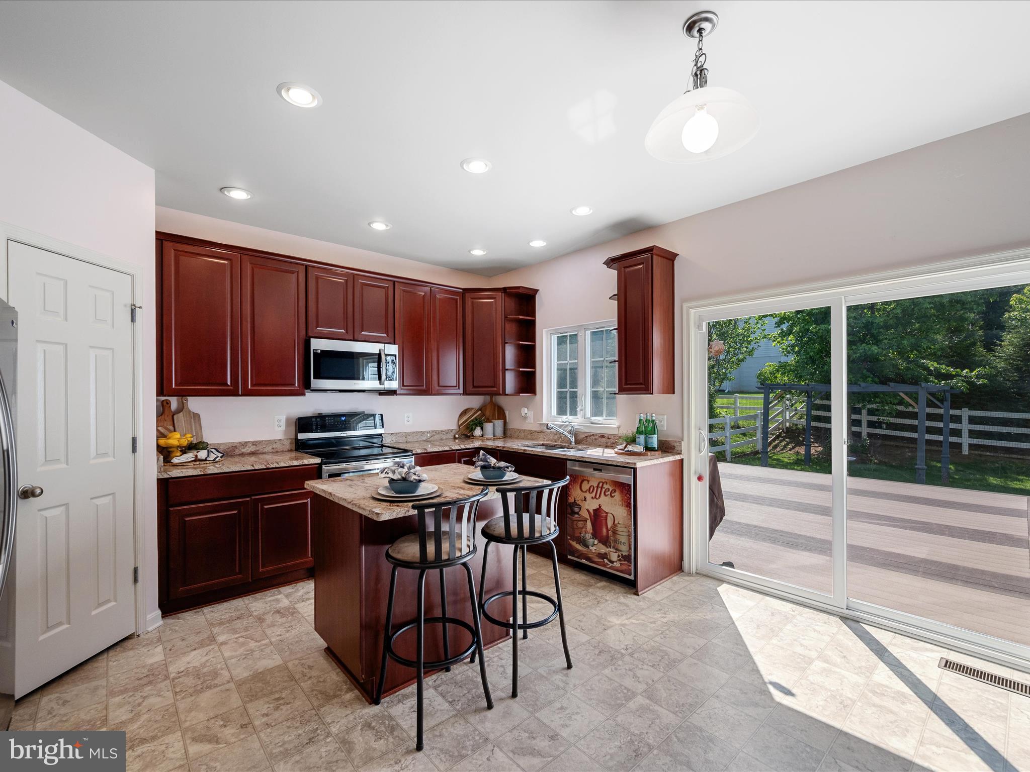 LAKE POINT ROUND HILL - Residential