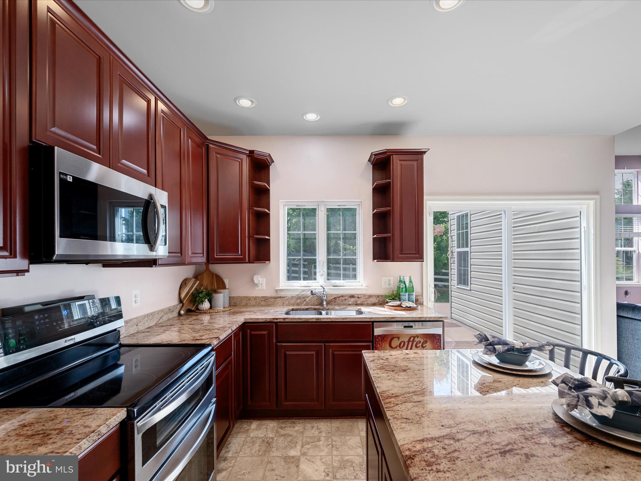 LAKE POINT ROUND HILL - Residential