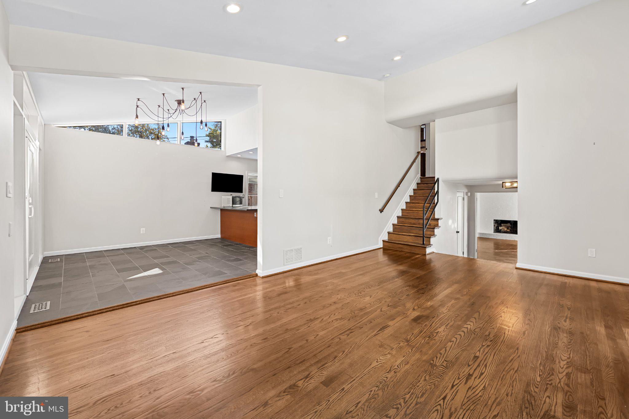 2105 SOUTHCLIFF DRIVE