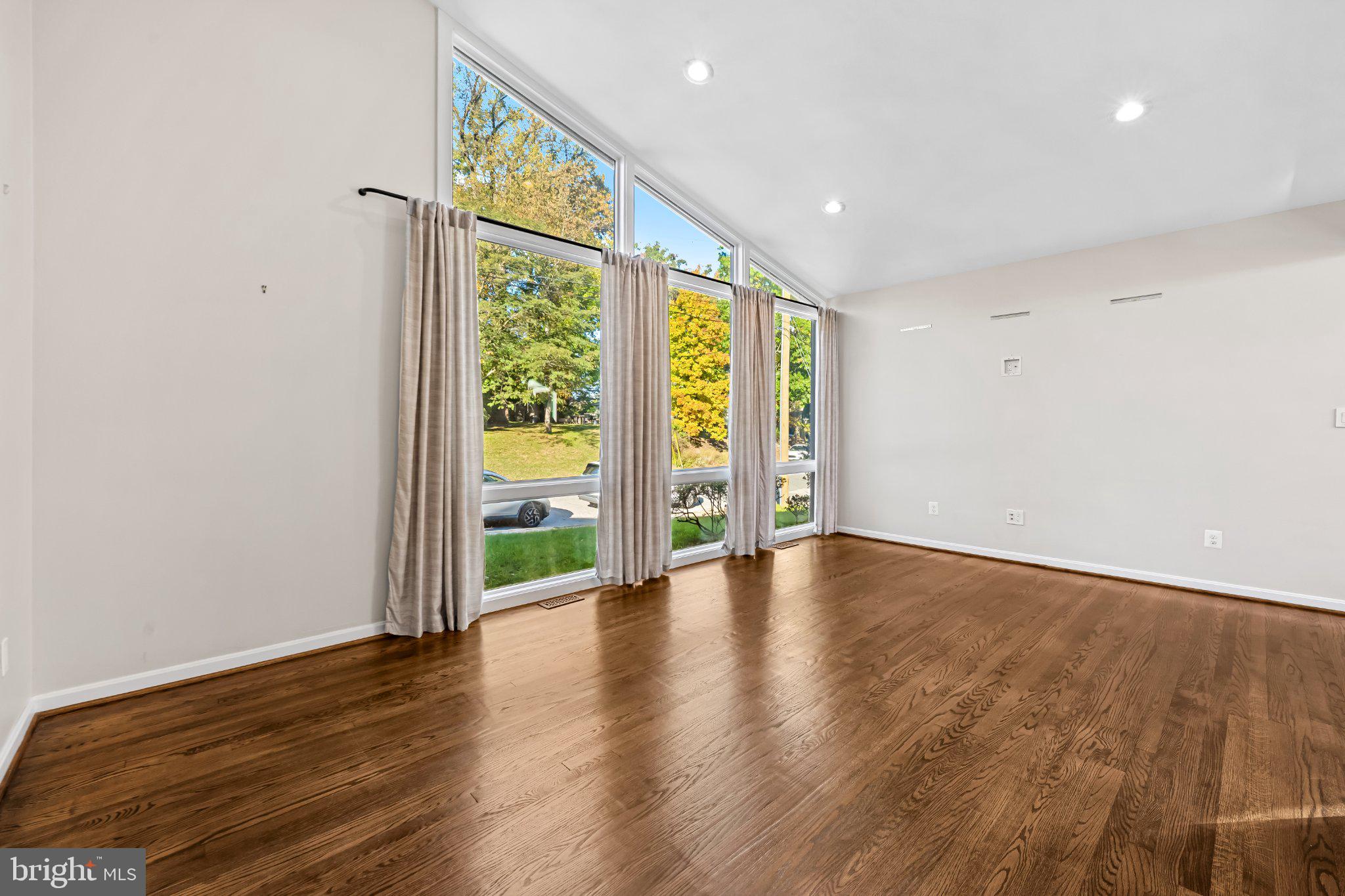 2105 SOUTHCLIFF DRIVE