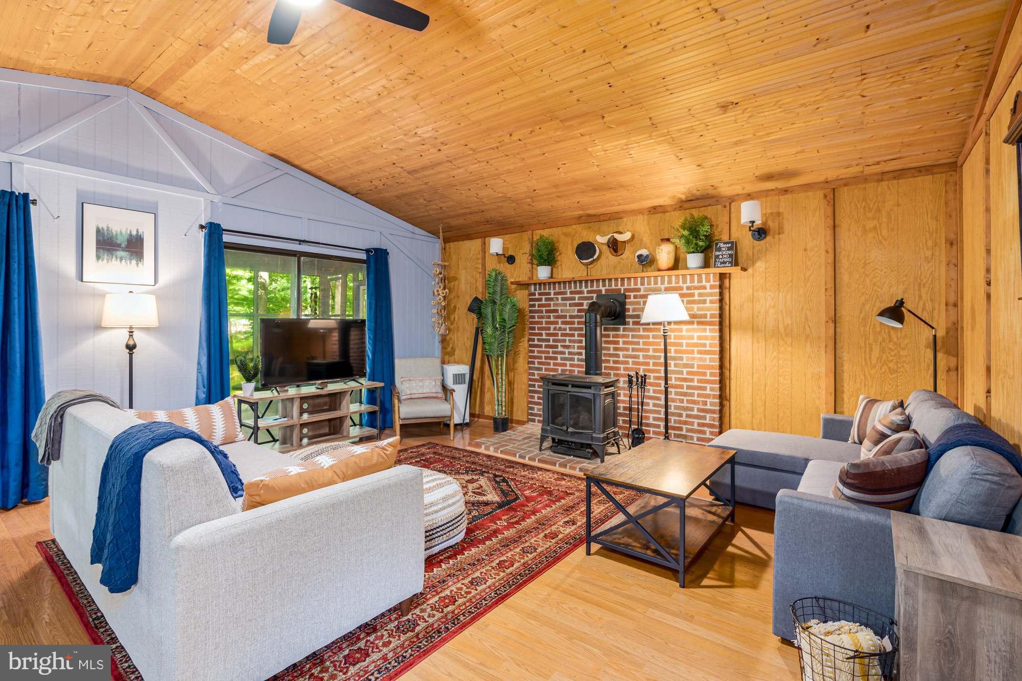 ROUSE MOUNTAIN - Residential