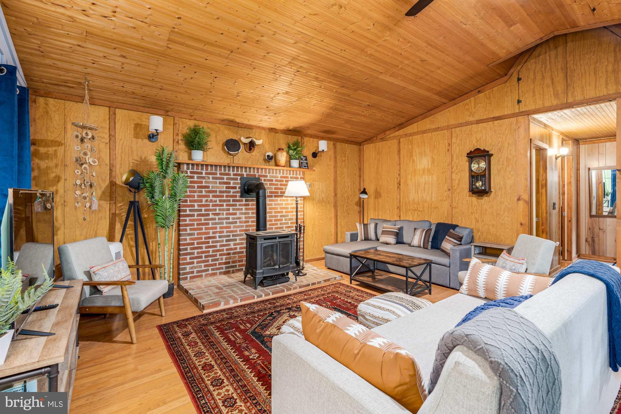 ROUSE MOUNTAIN - Residential