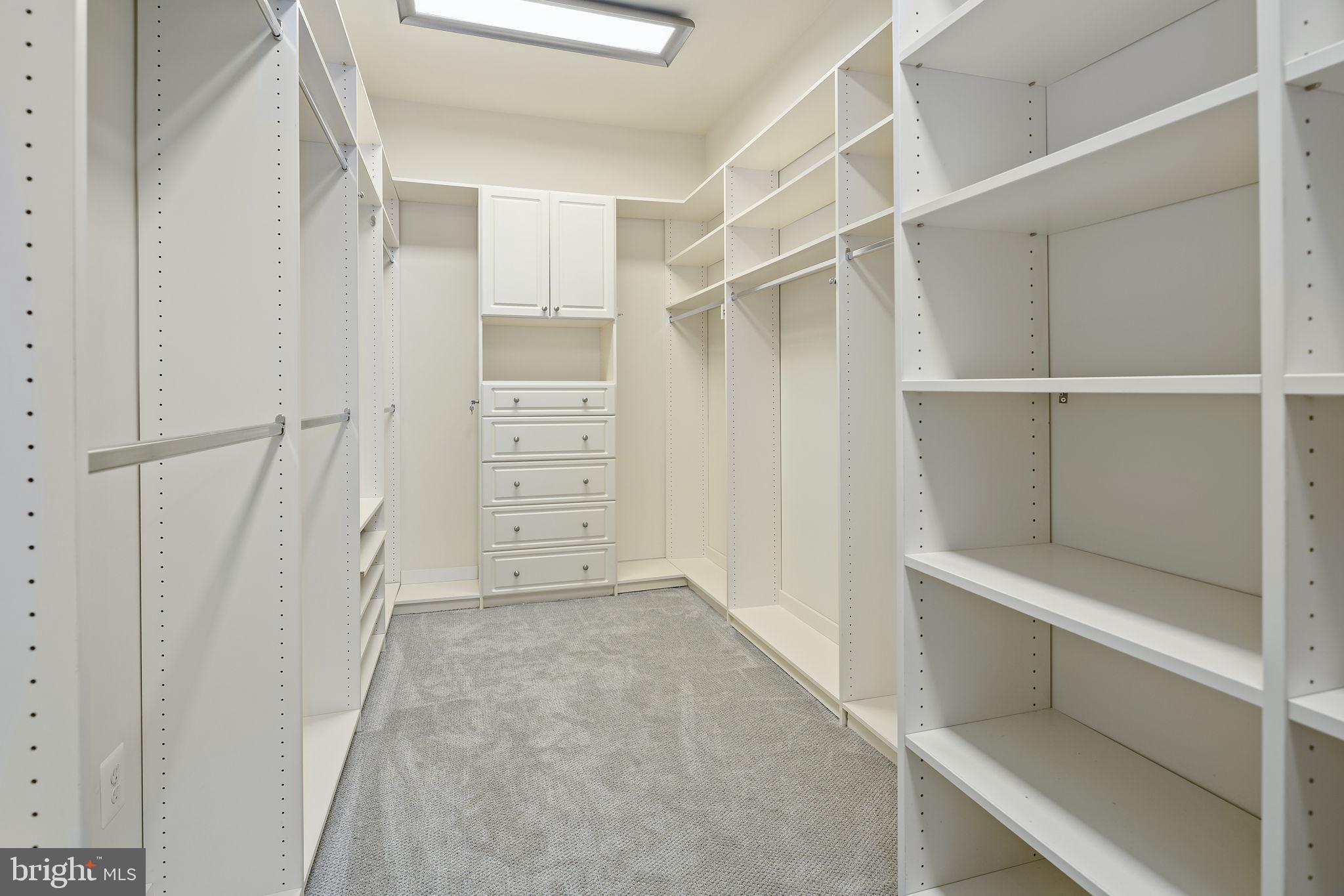 HIDDENBROOK - Residential