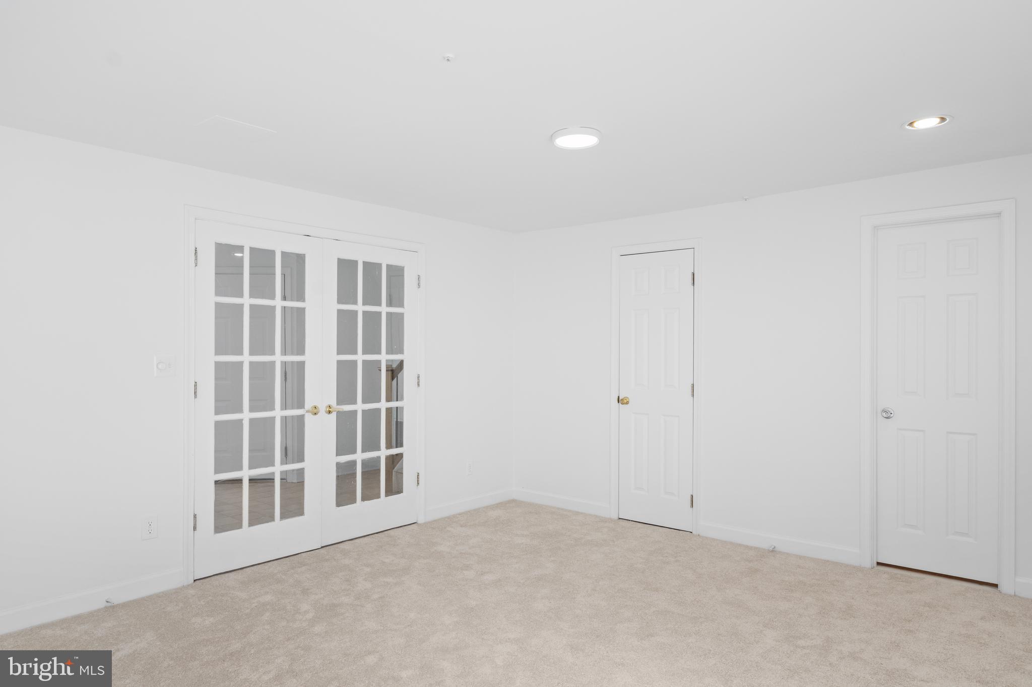 SUMMIT CHASE - Residential