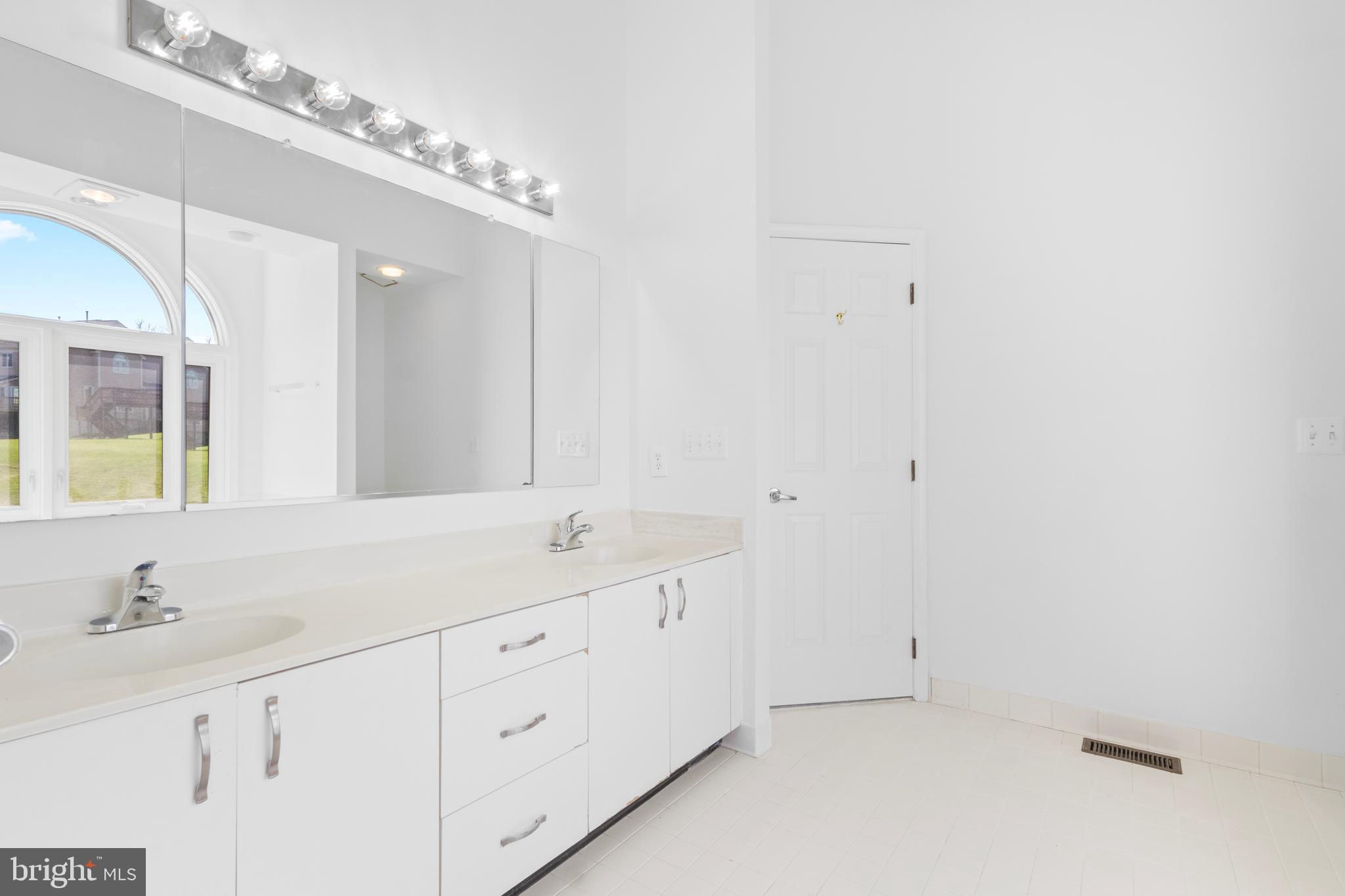 SUMMIT CHASE - Residential