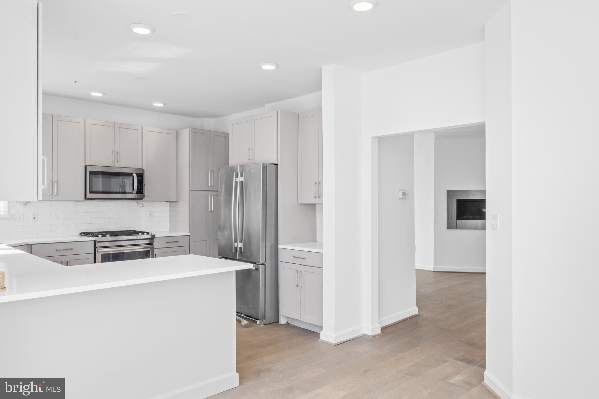 SUMMIT CHASE - Residential