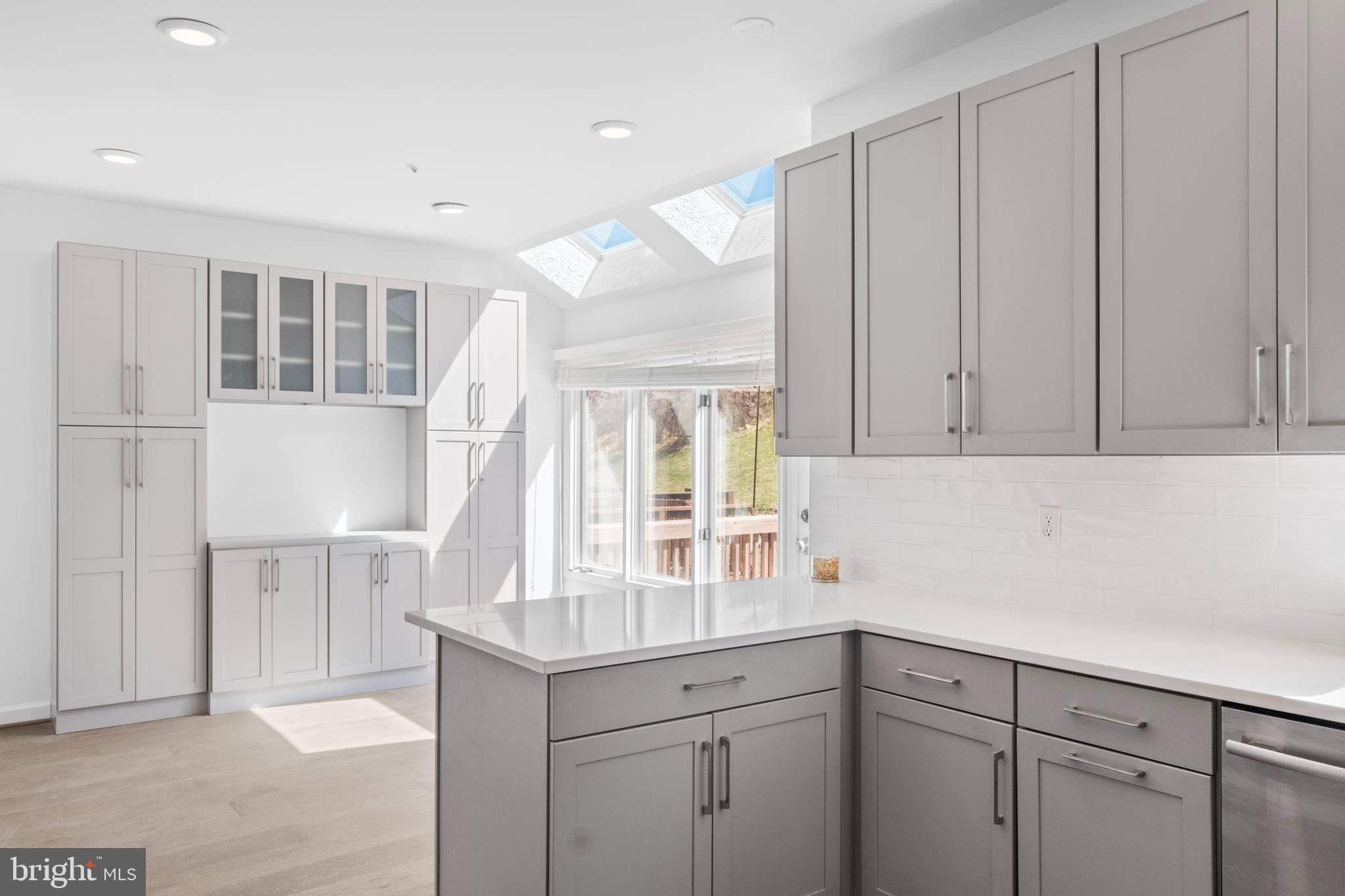 SUMMIT CHASE - Residential