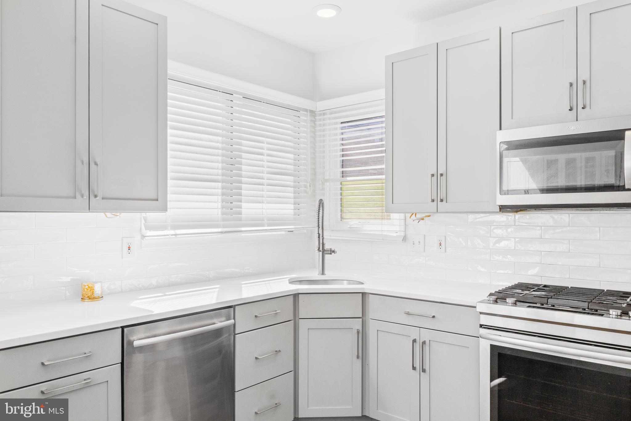 SUMMIT CHASE - Residential