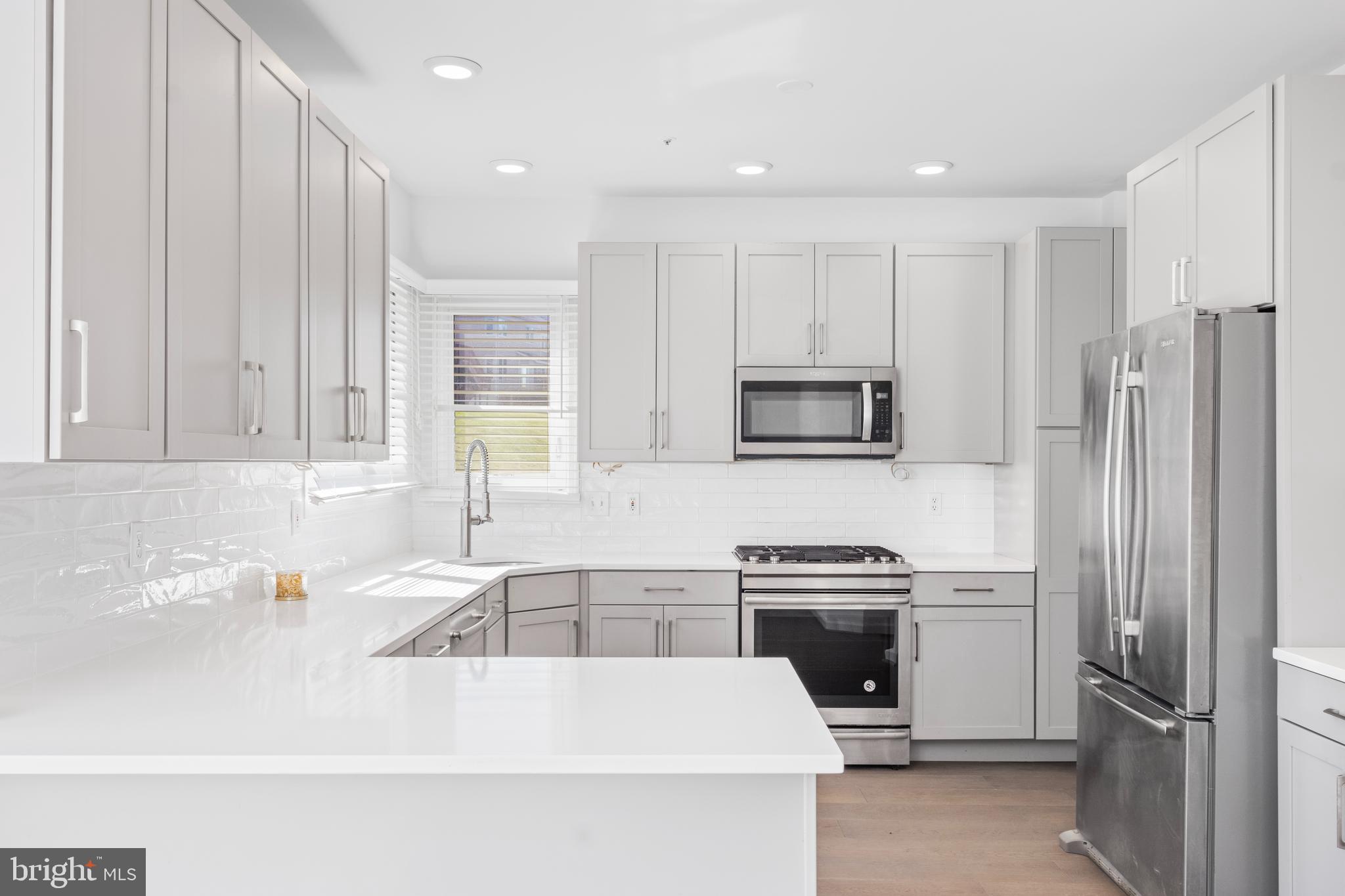 SUMMIT CHASE - Residential