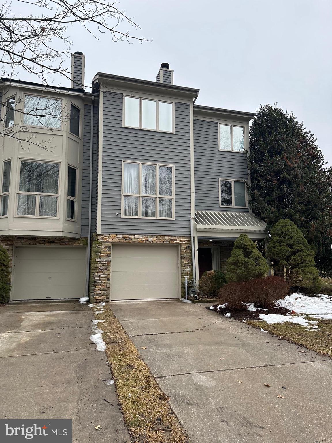 SUMMIT CHASE - Residential