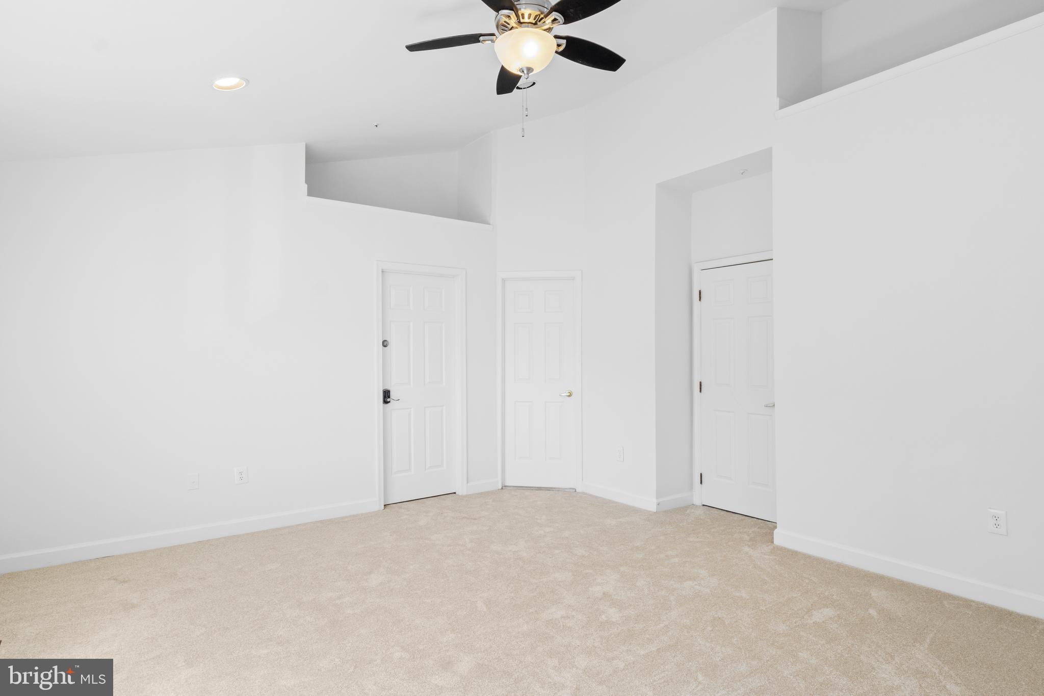 SUMMIT CHASE - Residential