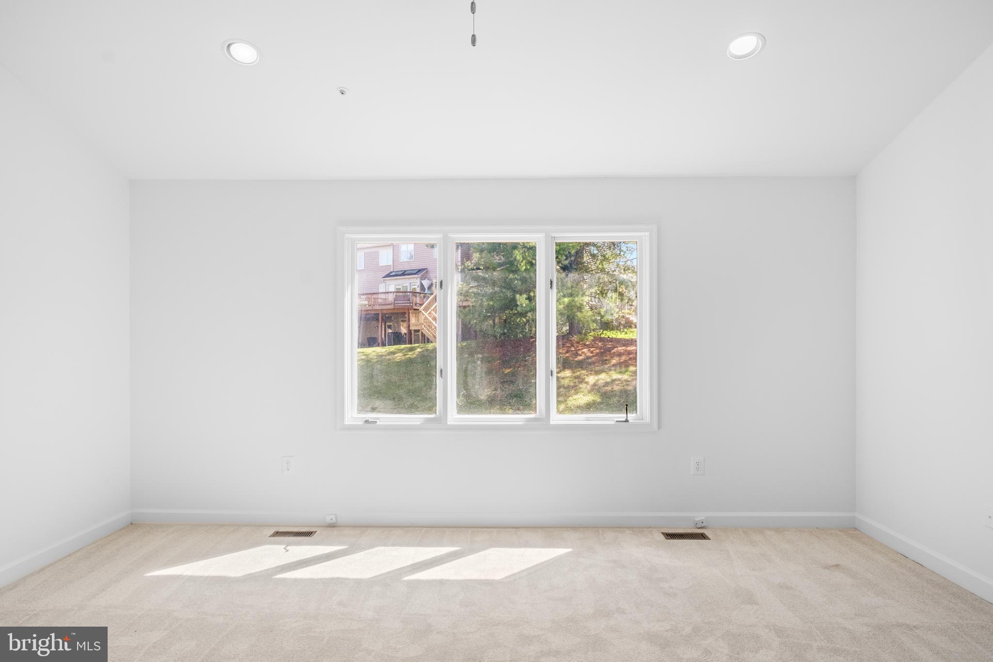 SUMMIT CHASE - Residential