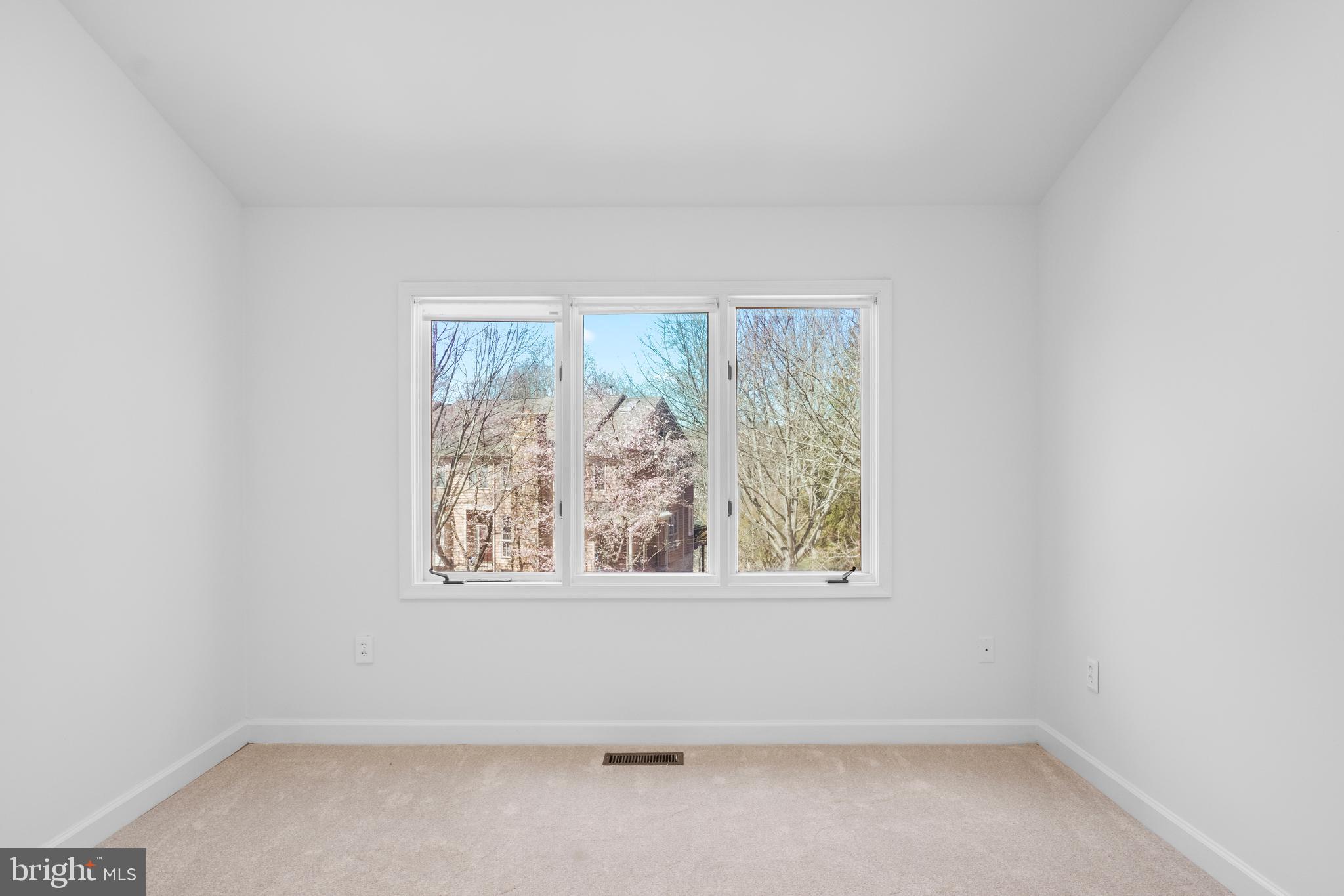 SUMMIT CHASE - Residential