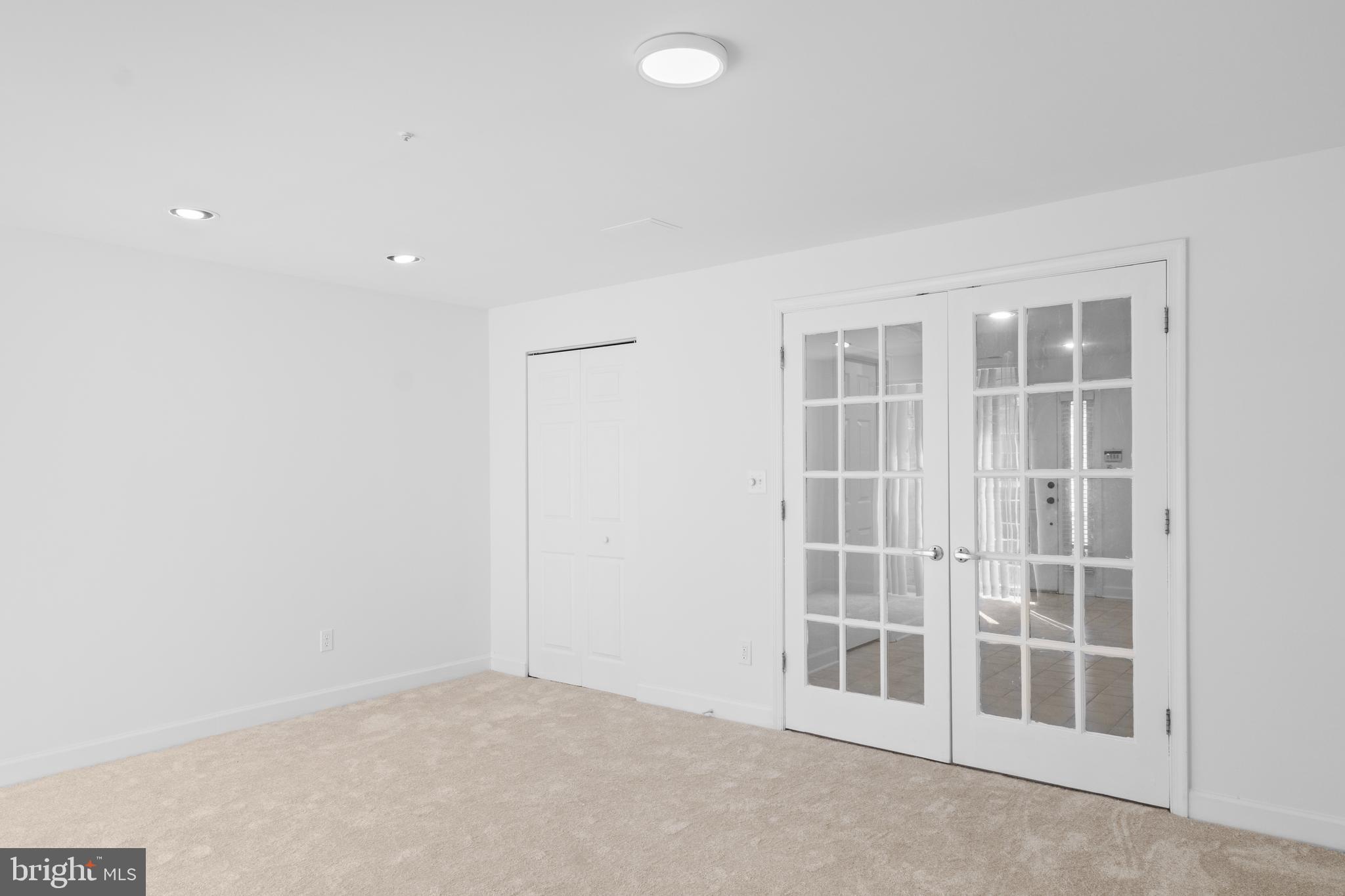 SUMMIT CHASE - Residential