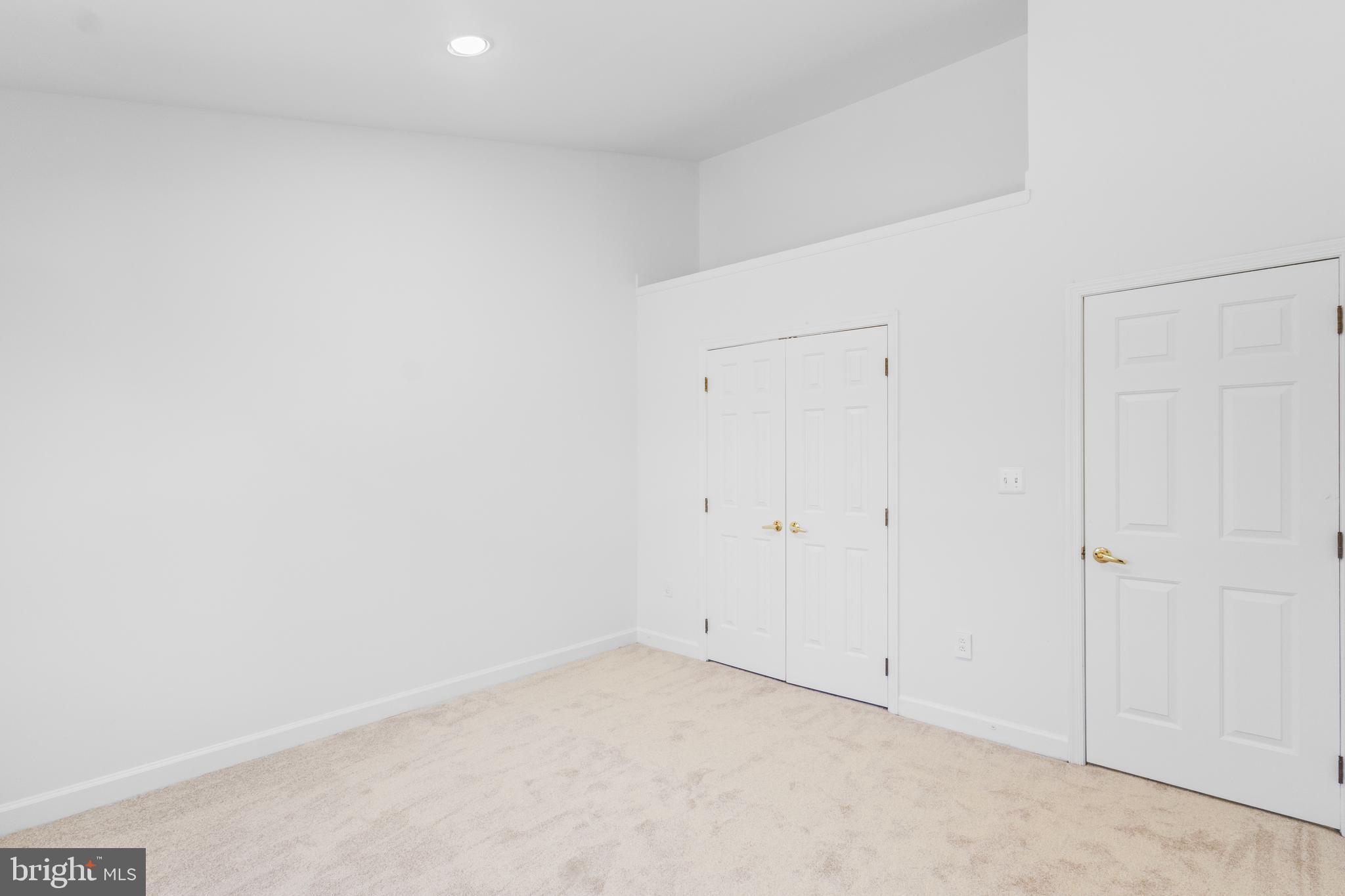 SUMMIT CHASE - Residential