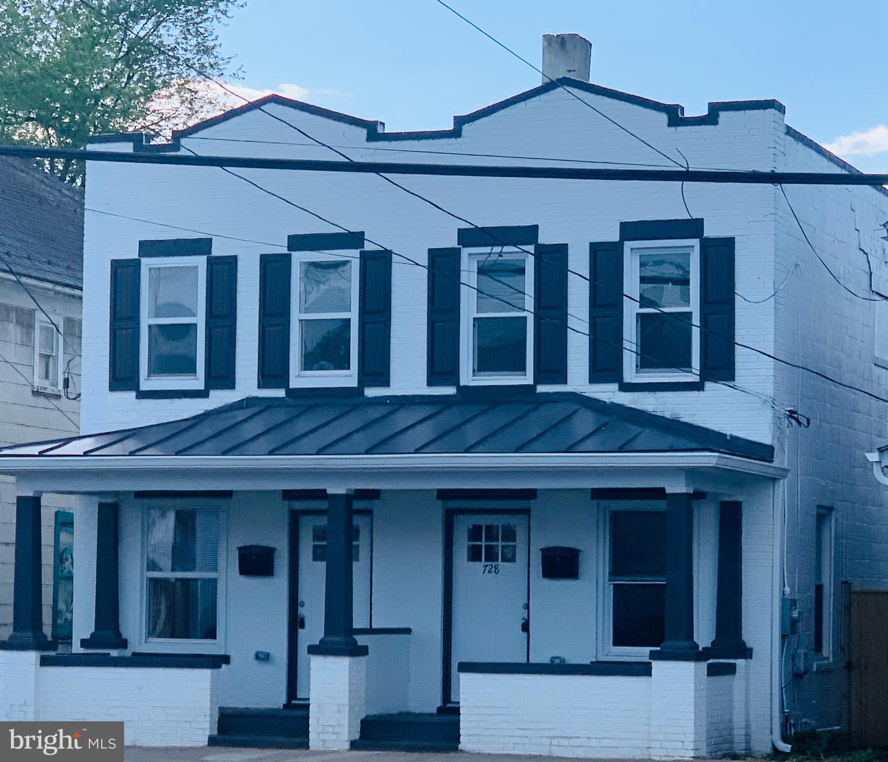 Freshly Painted with new carpet, 3 Bedroom, 1.5 Bath Duplex in Martinsburg, WV. Stainless Steel appliances, washer/dryer. Fenced Back Yard. Convenient location. No Pets/No Smoking.
This property does require a 2 month security deposit in amount of $3000