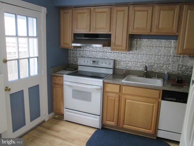 OLD TOWN - Residential Lease