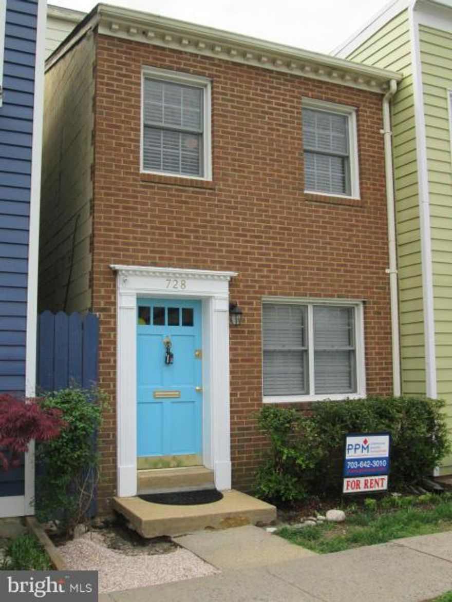 UPDATED 3LVL 3BR 1BA BRICK TH IN PARKER-GRAY HISTORIC DISTRICT! FRESHLY PAINTED, NEW BLINDS, & REFINISHED HRDWDS! ALL BR S HAVE CEIL FANS! QUARTZ C-TOPS &  TOUCH  LIGHTING UNDER KIT CABS! FULL SIZE STACK W/D! ENJOY THE ROOFTOP DECK ON SUNNY DAYS! LRG FENCED REAR YRD! CLOSE TO BRADDOCK RD METRO, RT 1, GW PRKWY, & I-495! CLOSE TO OLD TOWN SHOPS & FOOD! OWC PET W/DEP! NO SMOKING!