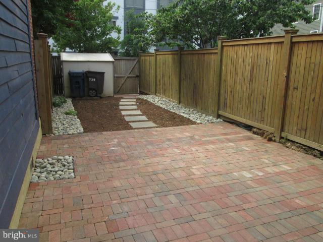 OLD TOWN - Residential Lease