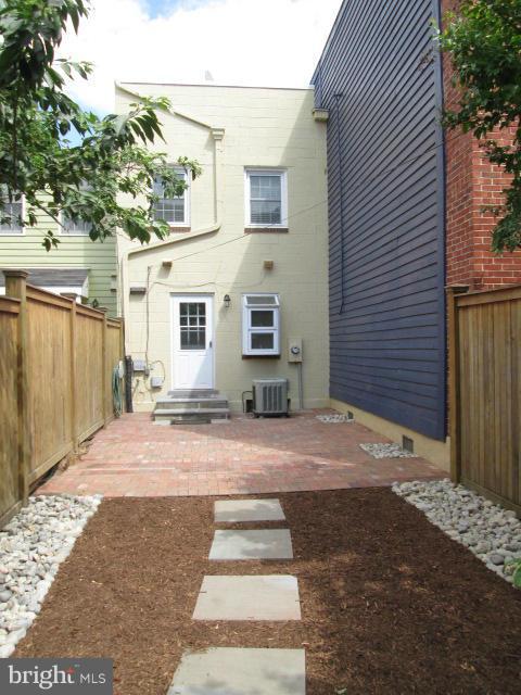 OLD TOWN - Residential Lease