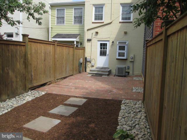 OLD TOWN - Residential Lease