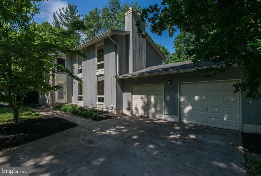 Steps away from the Hobbits Glen golf course & backing to the 18thFairway,this 3,000+Square foot residence offers,unmatched views of the fairways w/ Floor to Ceiling doors across back. Dramatic 2-story entrance;gleaming hardwood flrs; Large Contemporary eat-in kit w/ample counterspace;Life Warranty on Front Windows & Warranty on Heat /Air.APPRAISED $75,000 OVER SALES PRICE! Selling "As Is".