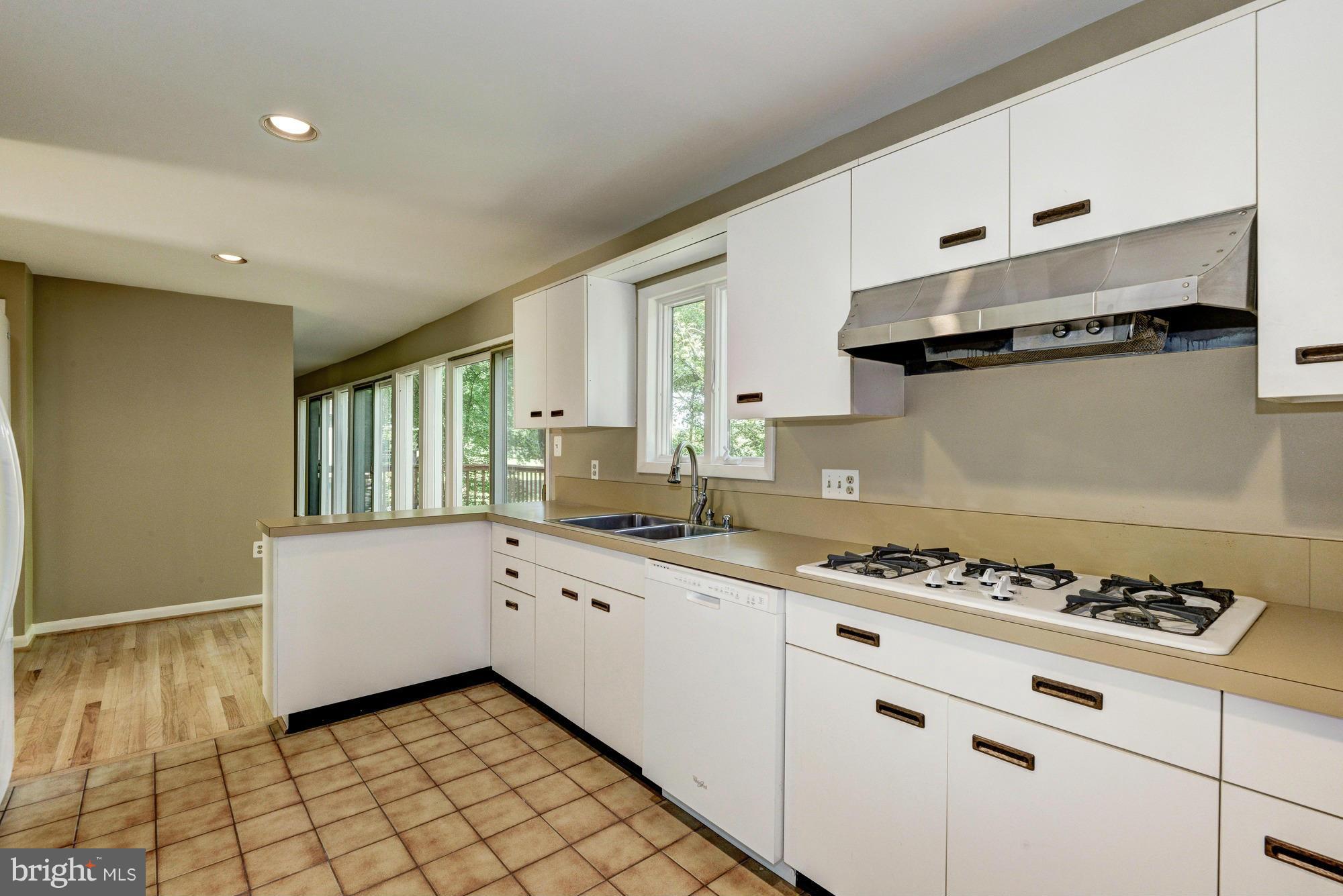 HOBBITS GLEN - Residential