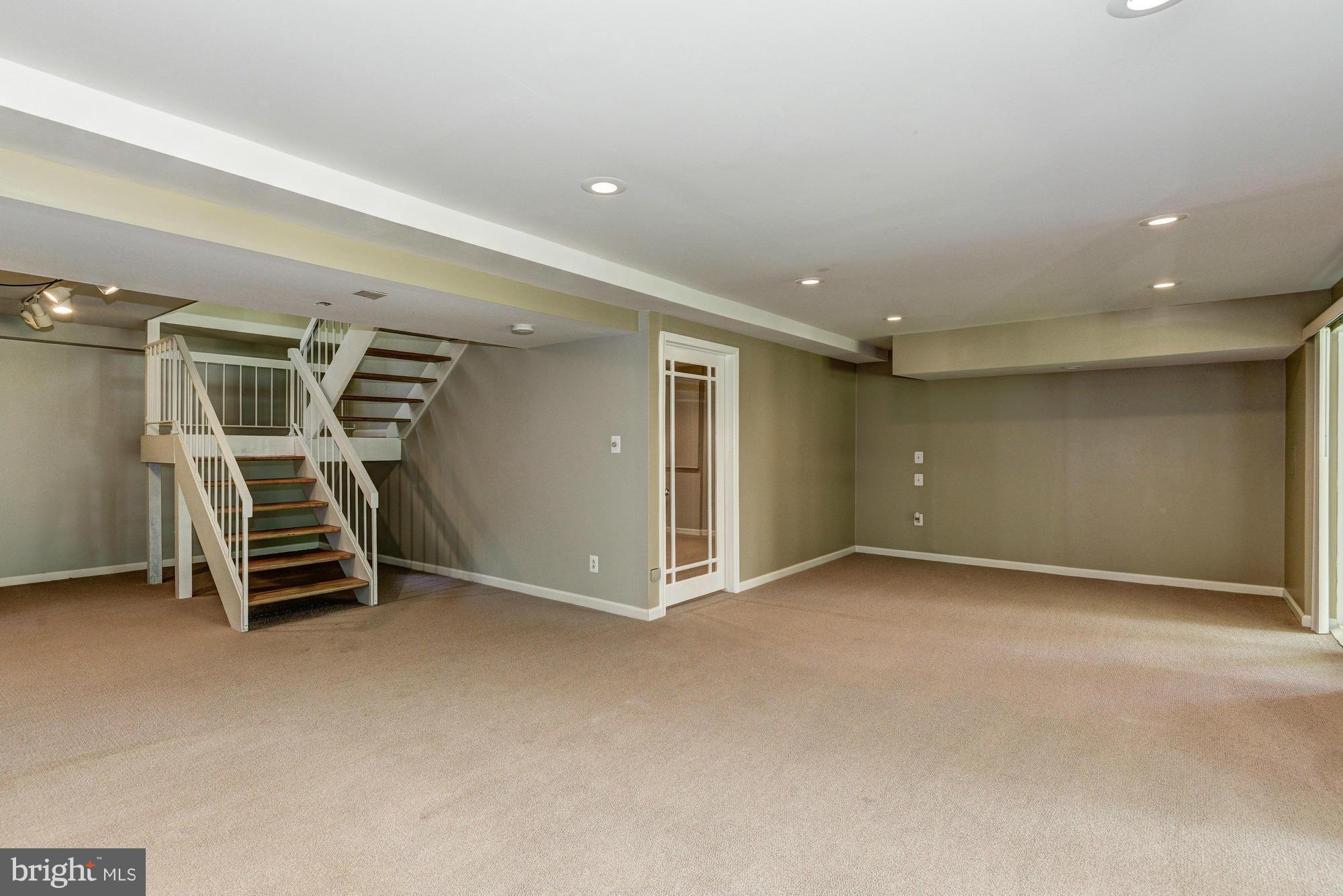 HOBBITS GLEN - Residential