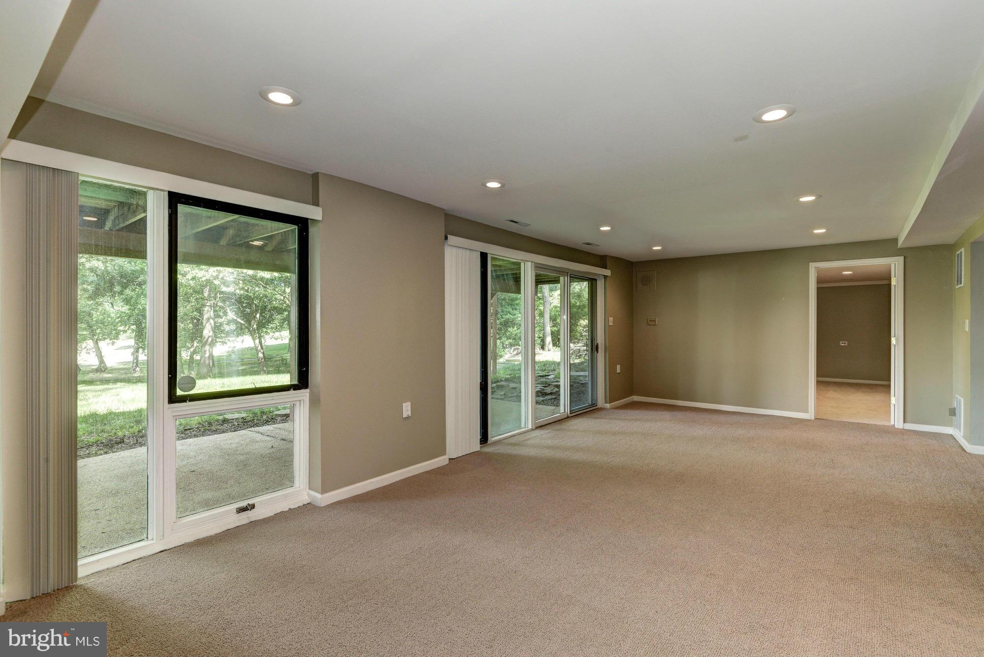 HOBBITS GLEN - Residential