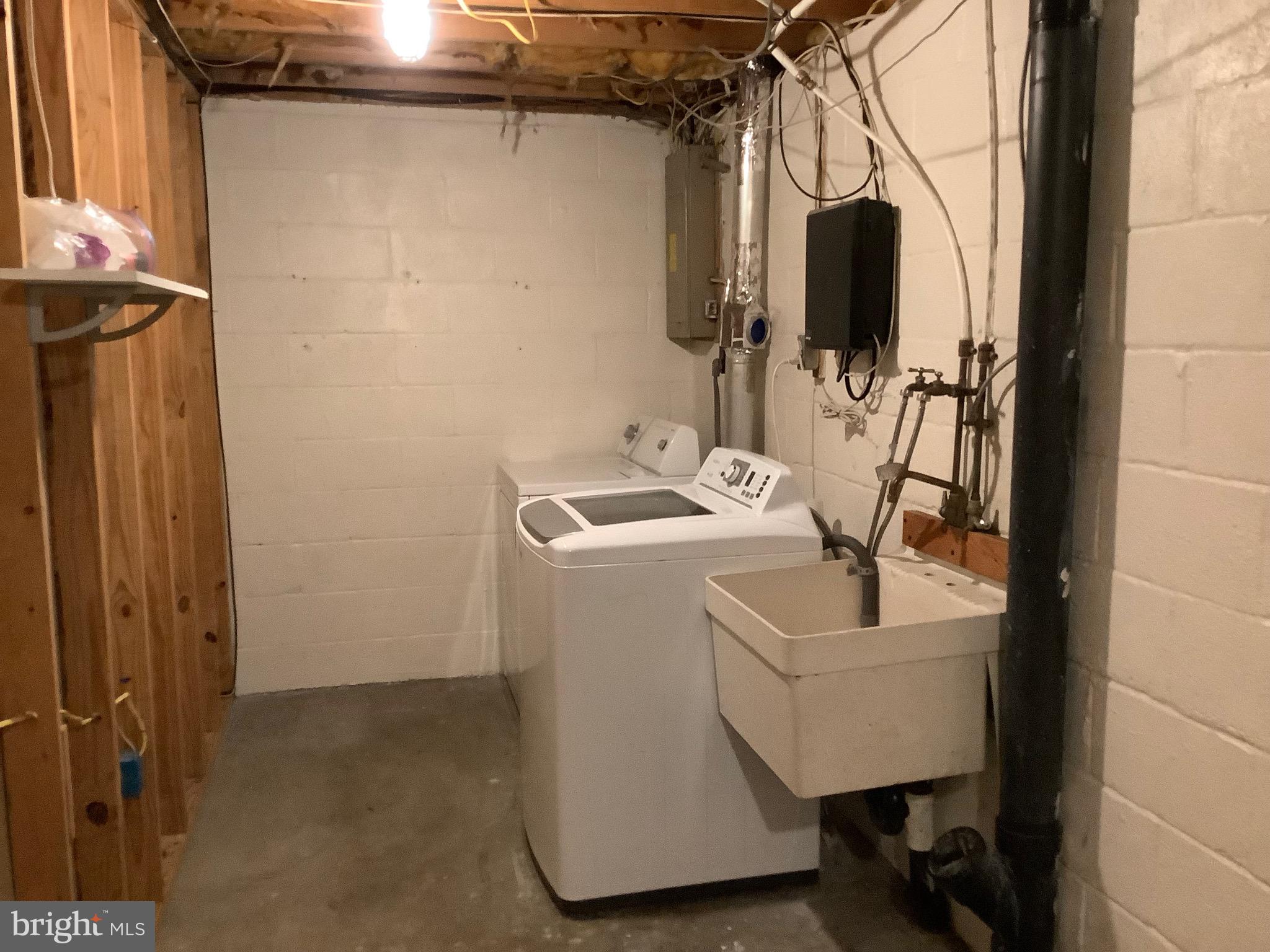 VILLAGE OF NEARBROOK - Residential Lease