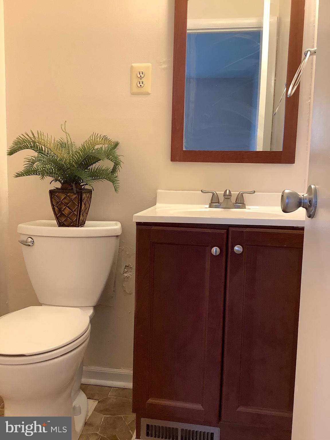 VILLAGE OF NEARBROOK - Residential Lease