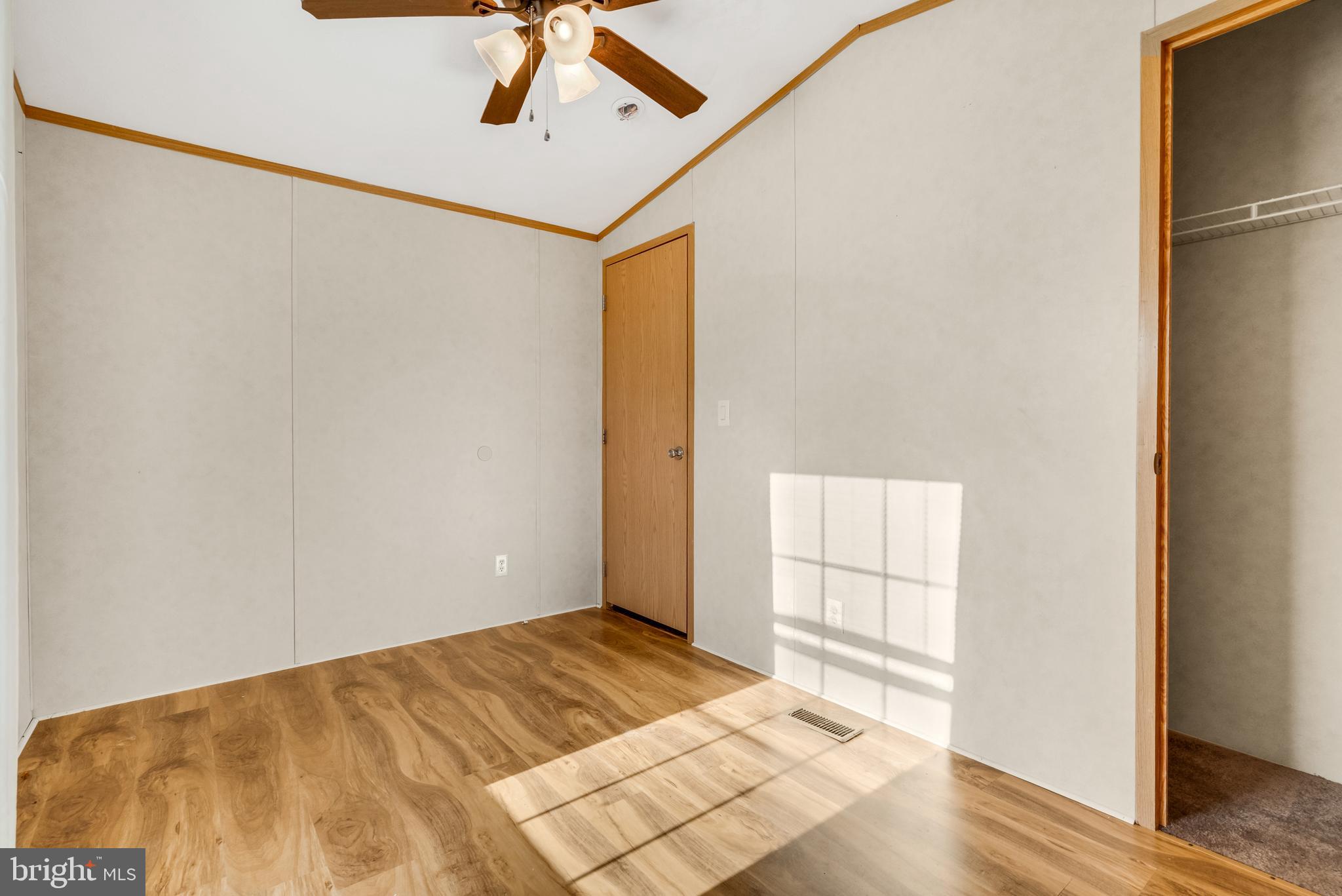 MAR WIN MANOR - Residential