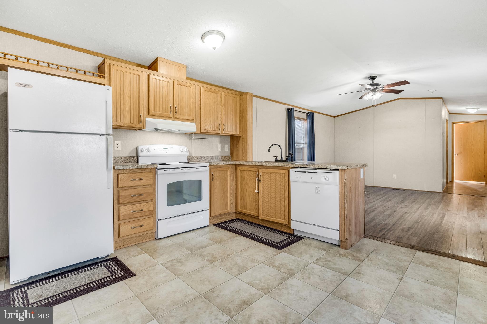 MAR WIN MANOR - Residential