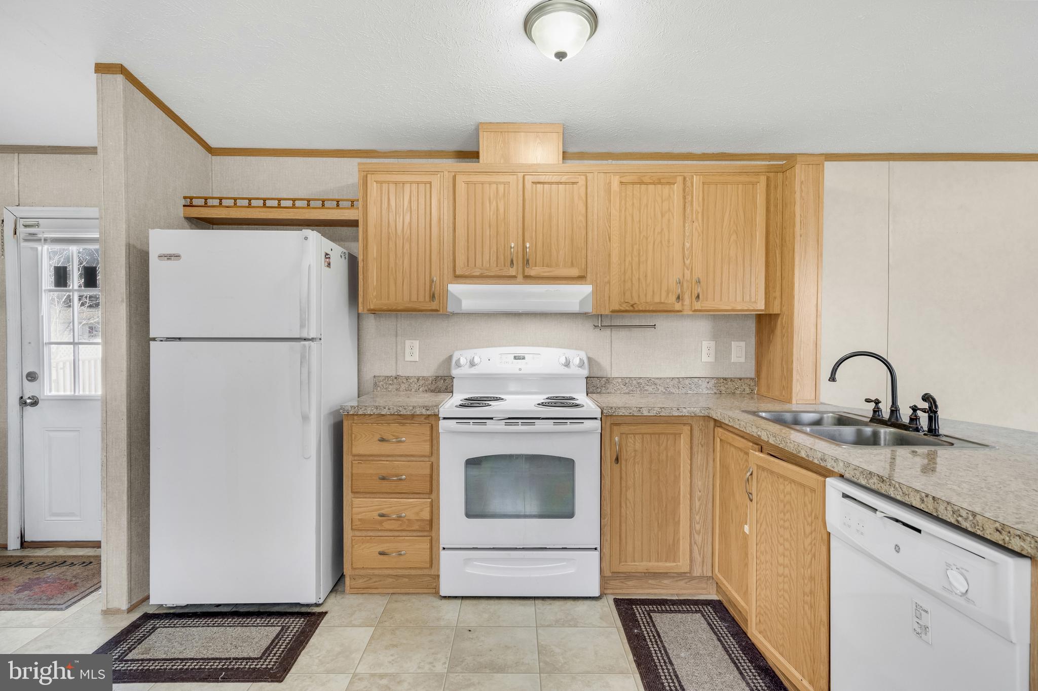 MAR WIN MANOR - Residential