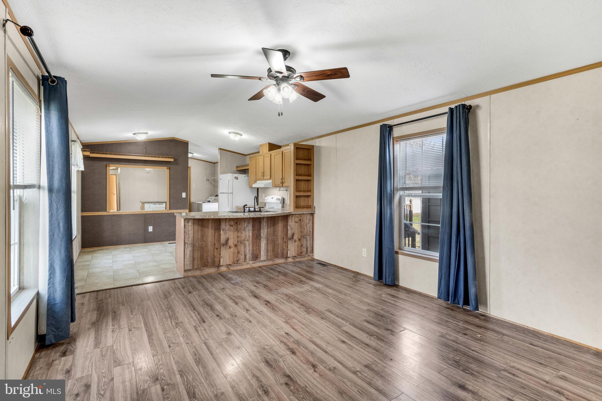 MAR WIN MANOR - Residential