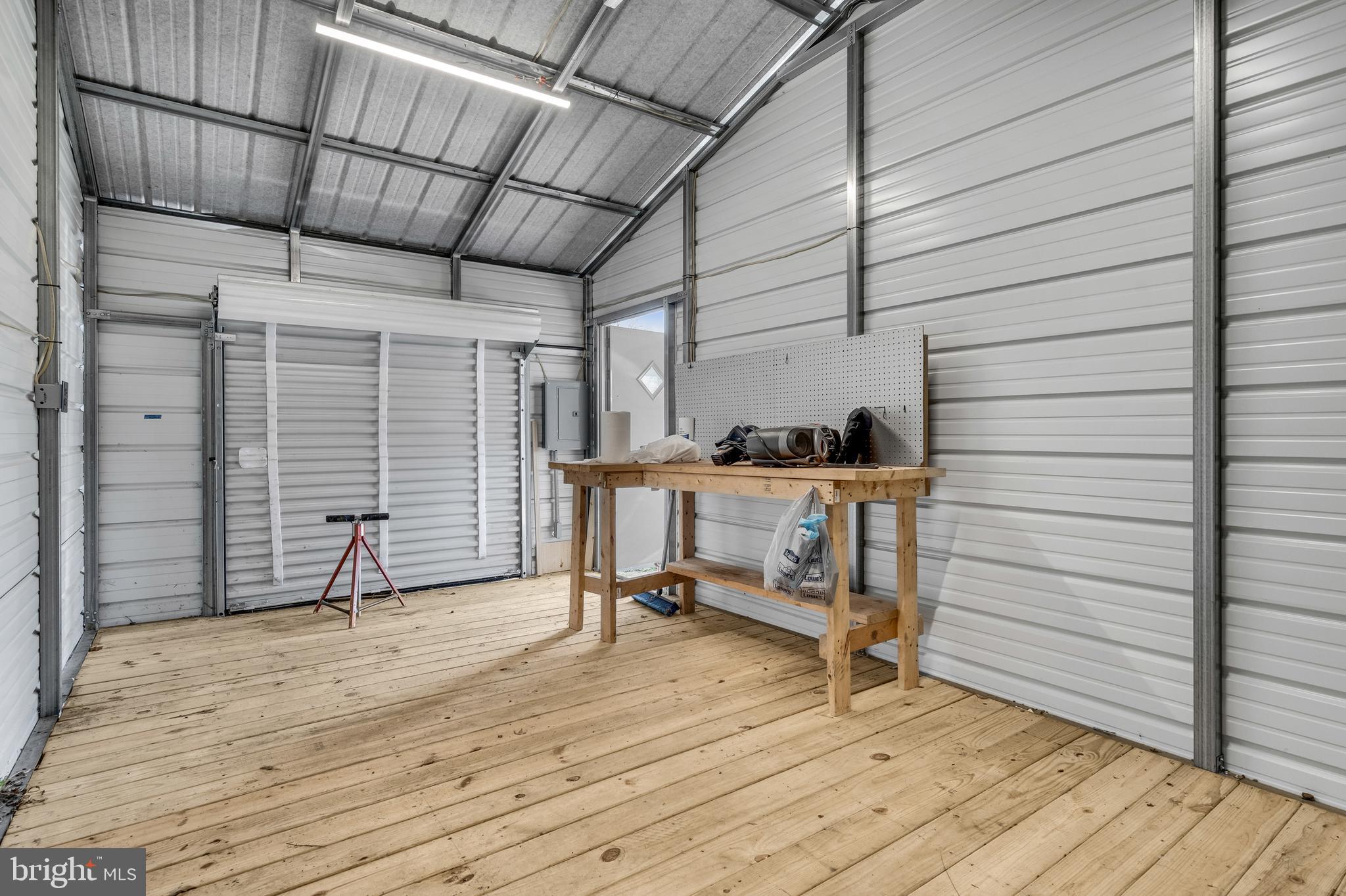 MAR WIN MANOR - Residential