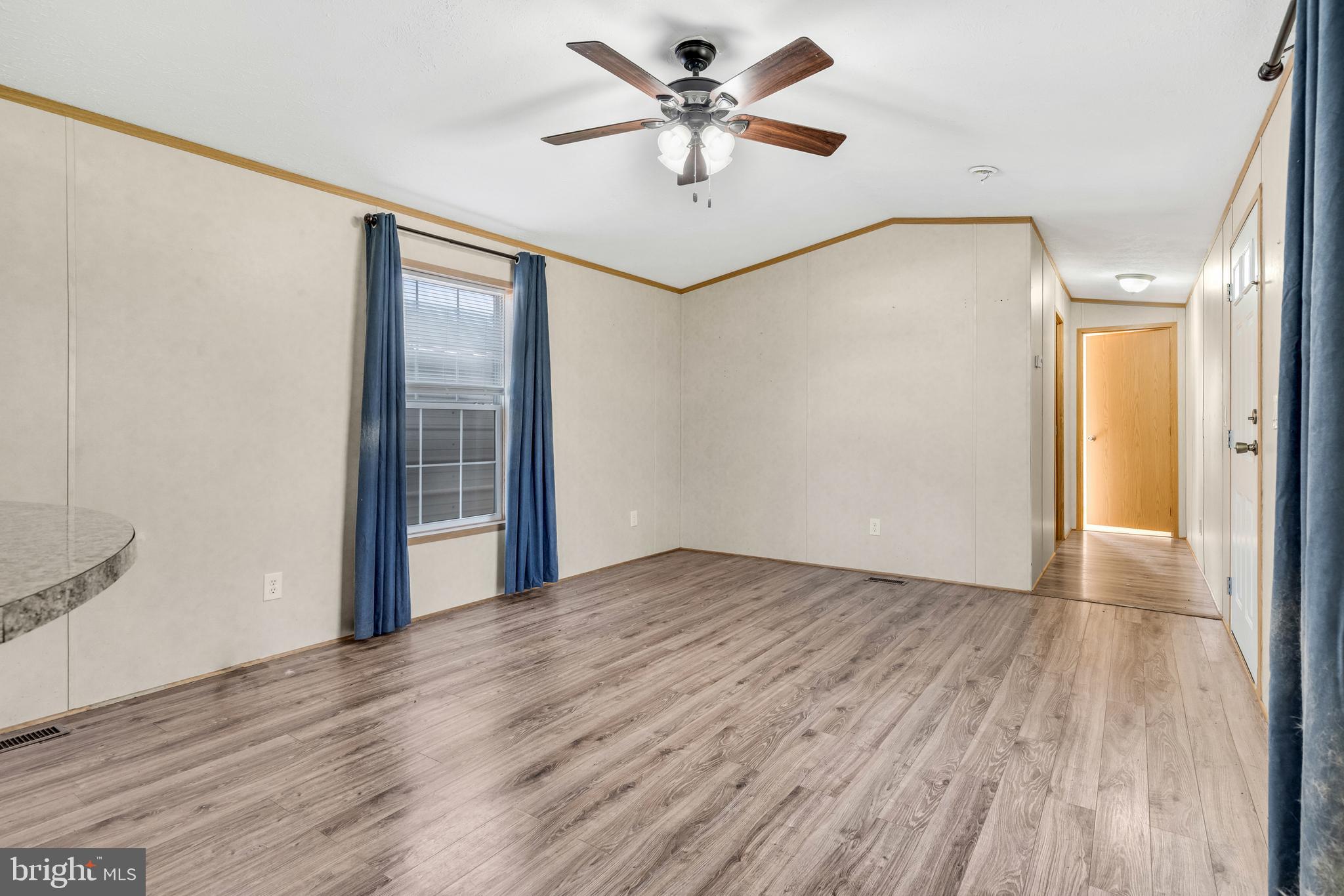 MAR WIN MANOR - Residential