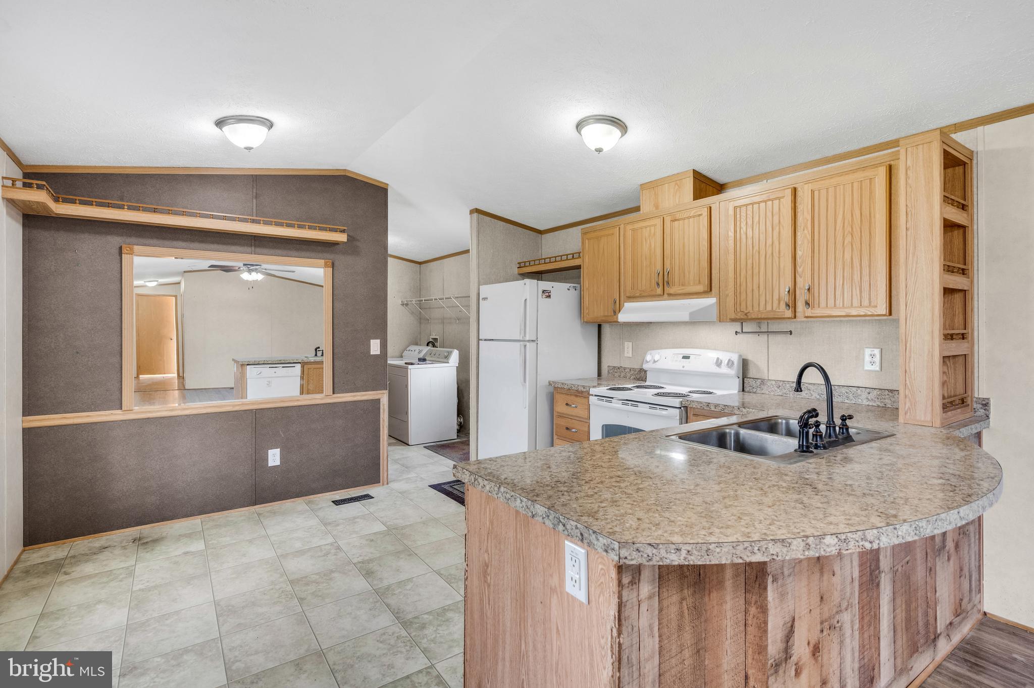 MAR WIN MANOR - Residential