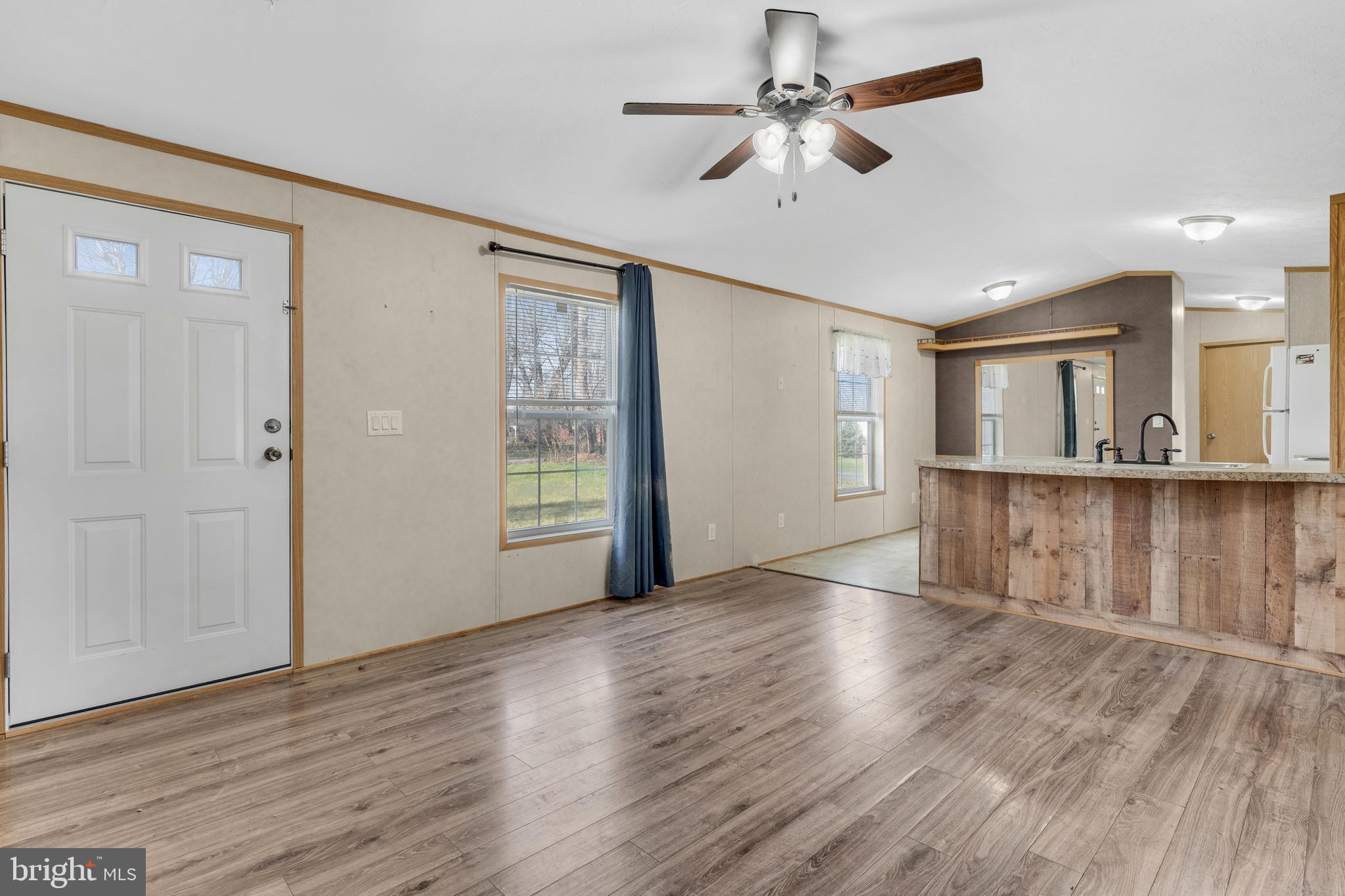 MAR WIN MANOR - Residential