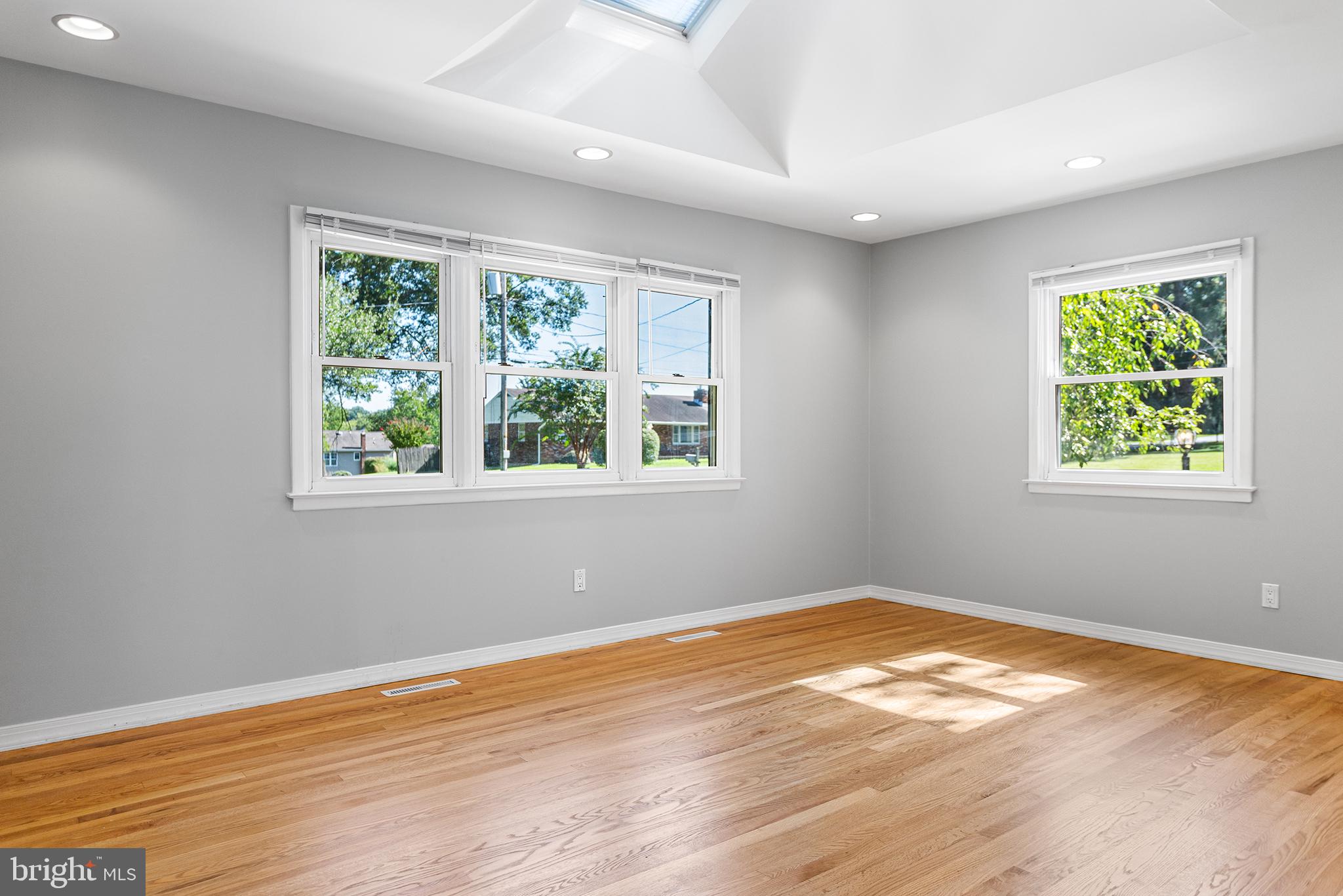 2527 VETERANS DRIVE