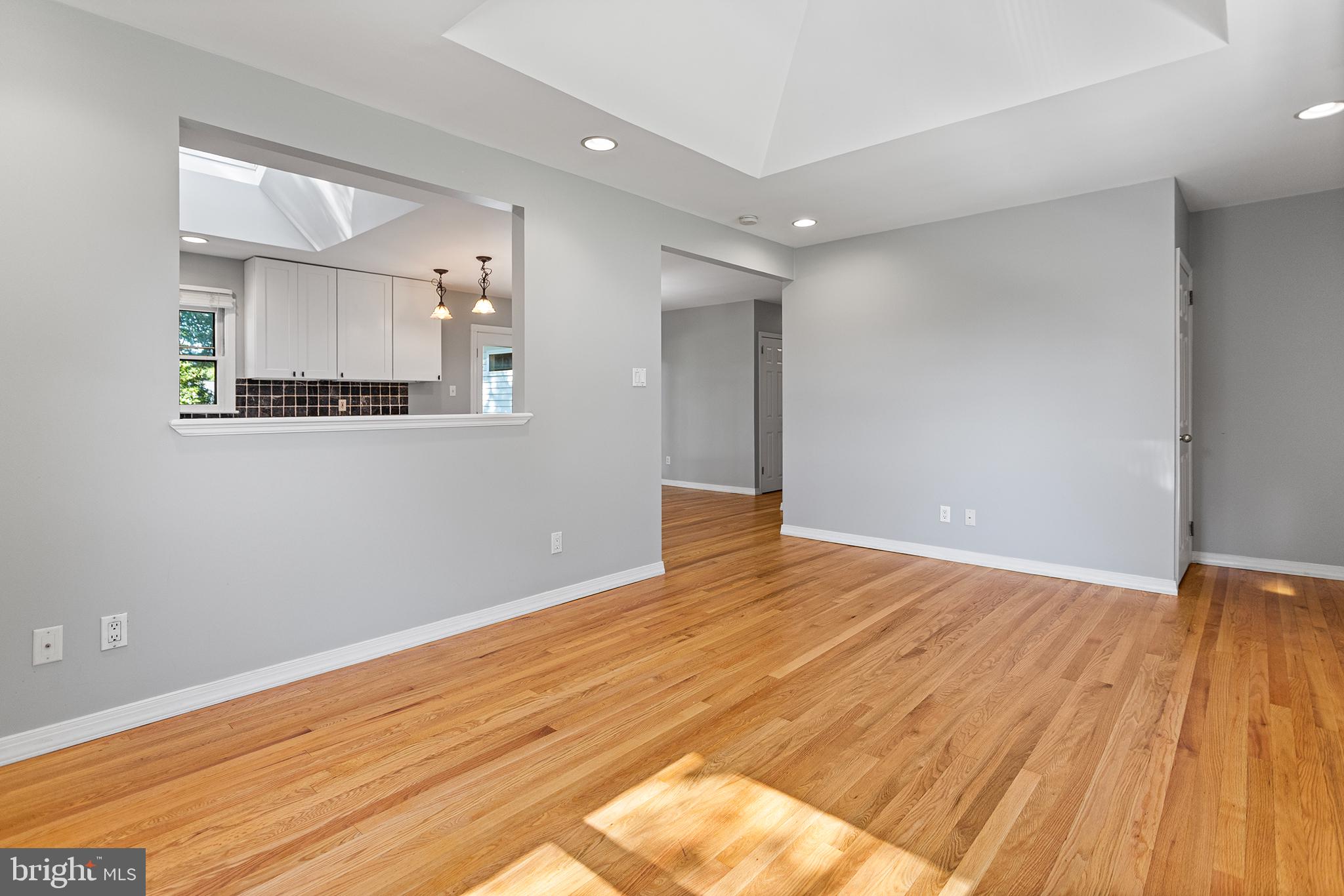 2527 VETERANS DRIVE
