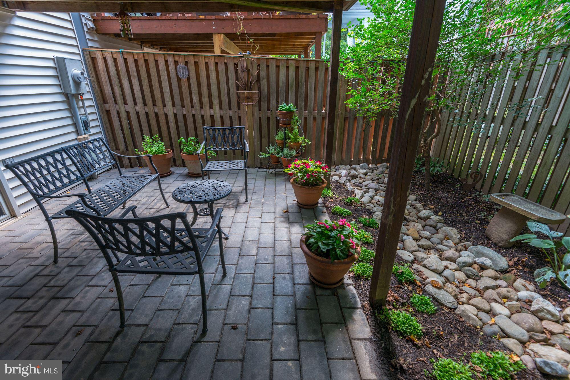 WOODSIDE - Residential