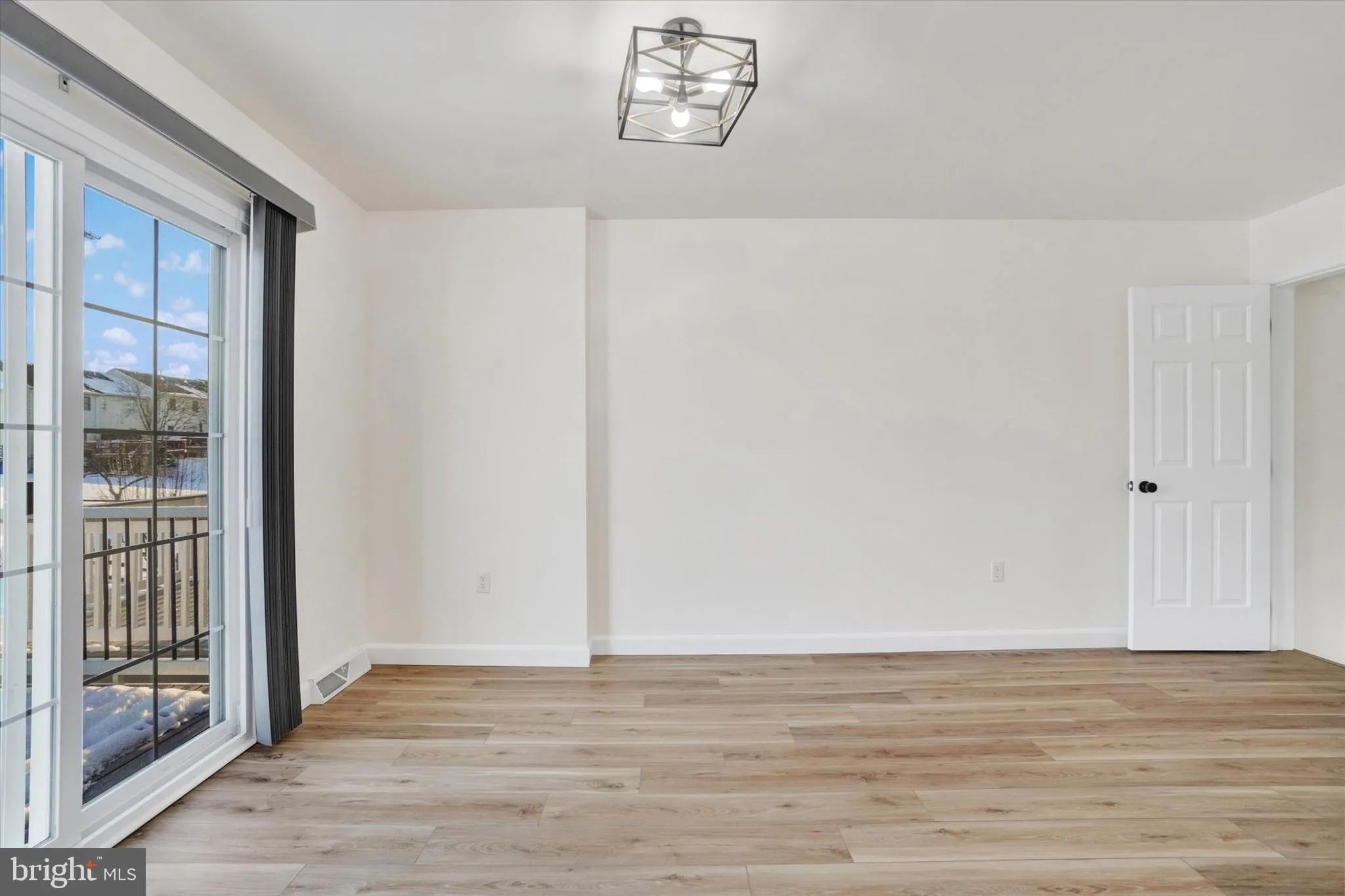 York, Pennsylvania 17404, United States, 3 Bedrooms Bedrooms, ,2 BathroomsBathrooms,Residential,Pending,12403