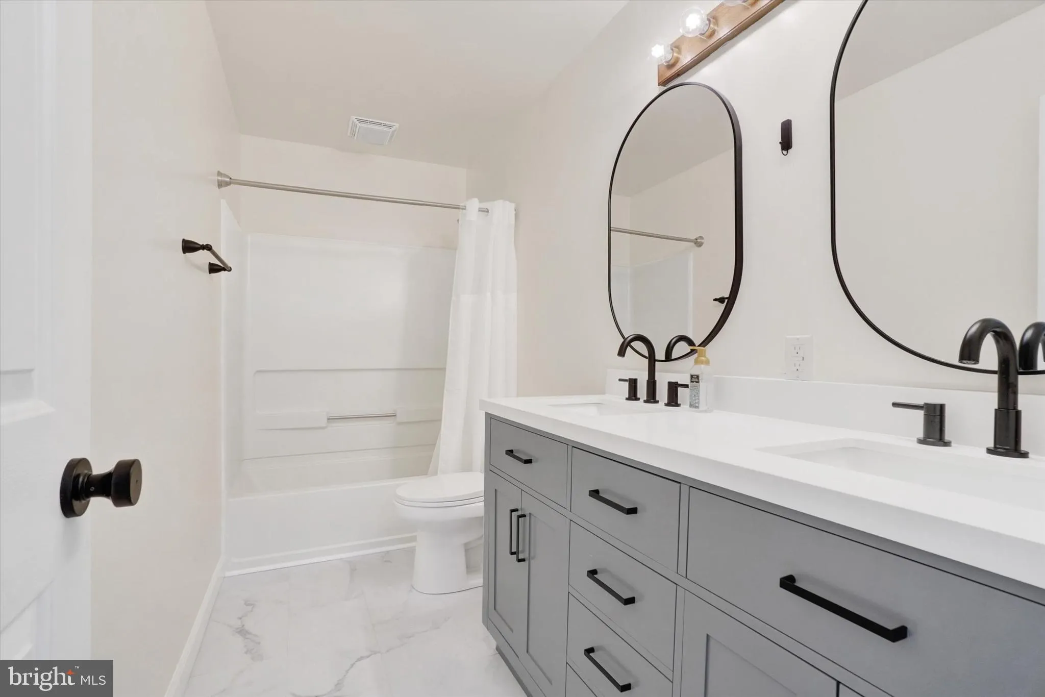 York, Pennsylvania 17404, United States, 3 Bedrooms Bedrooms, ,2 BathroomsBathrooms,Residential,Pending,12403